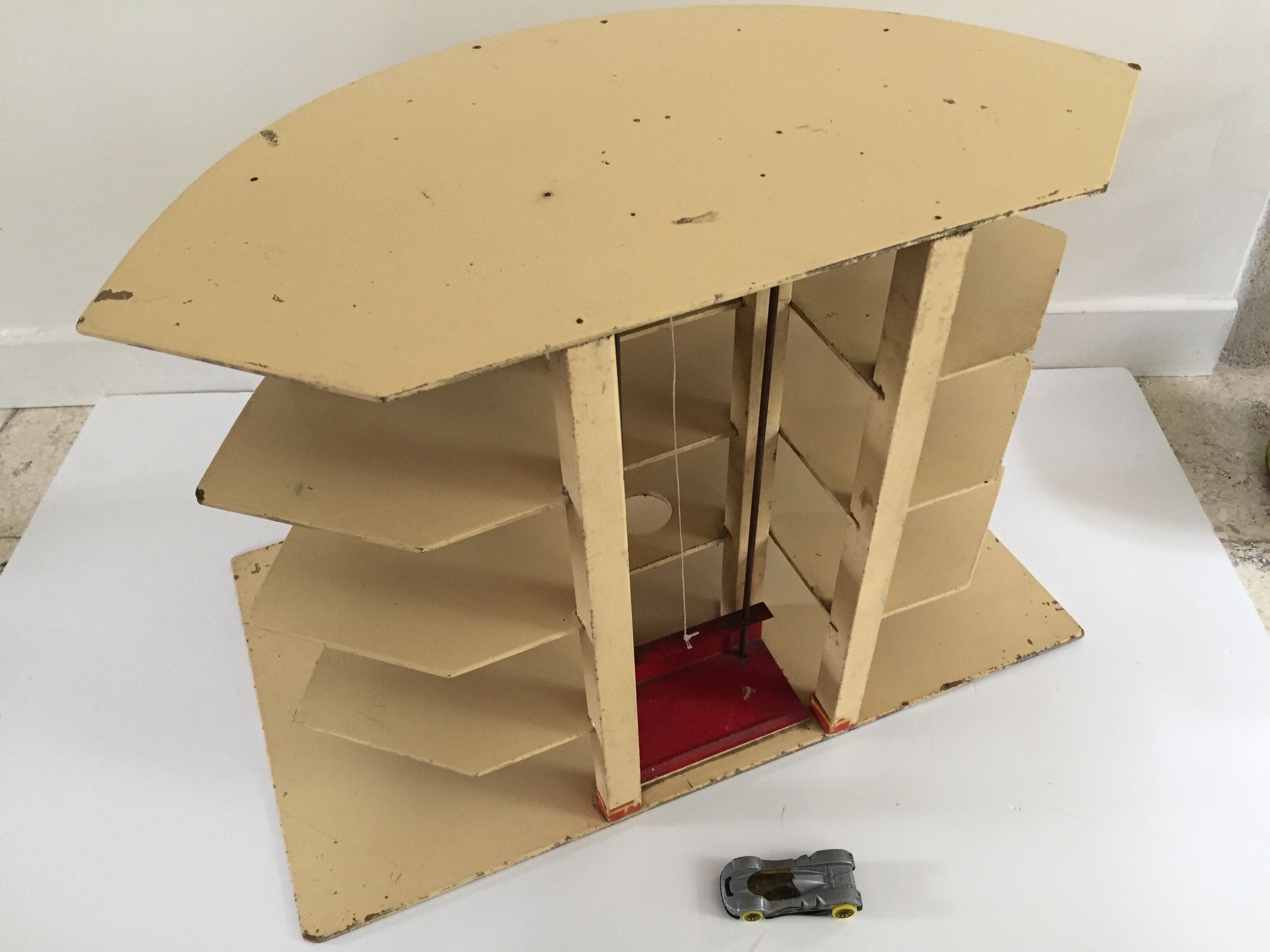 Garage vintage jouet car