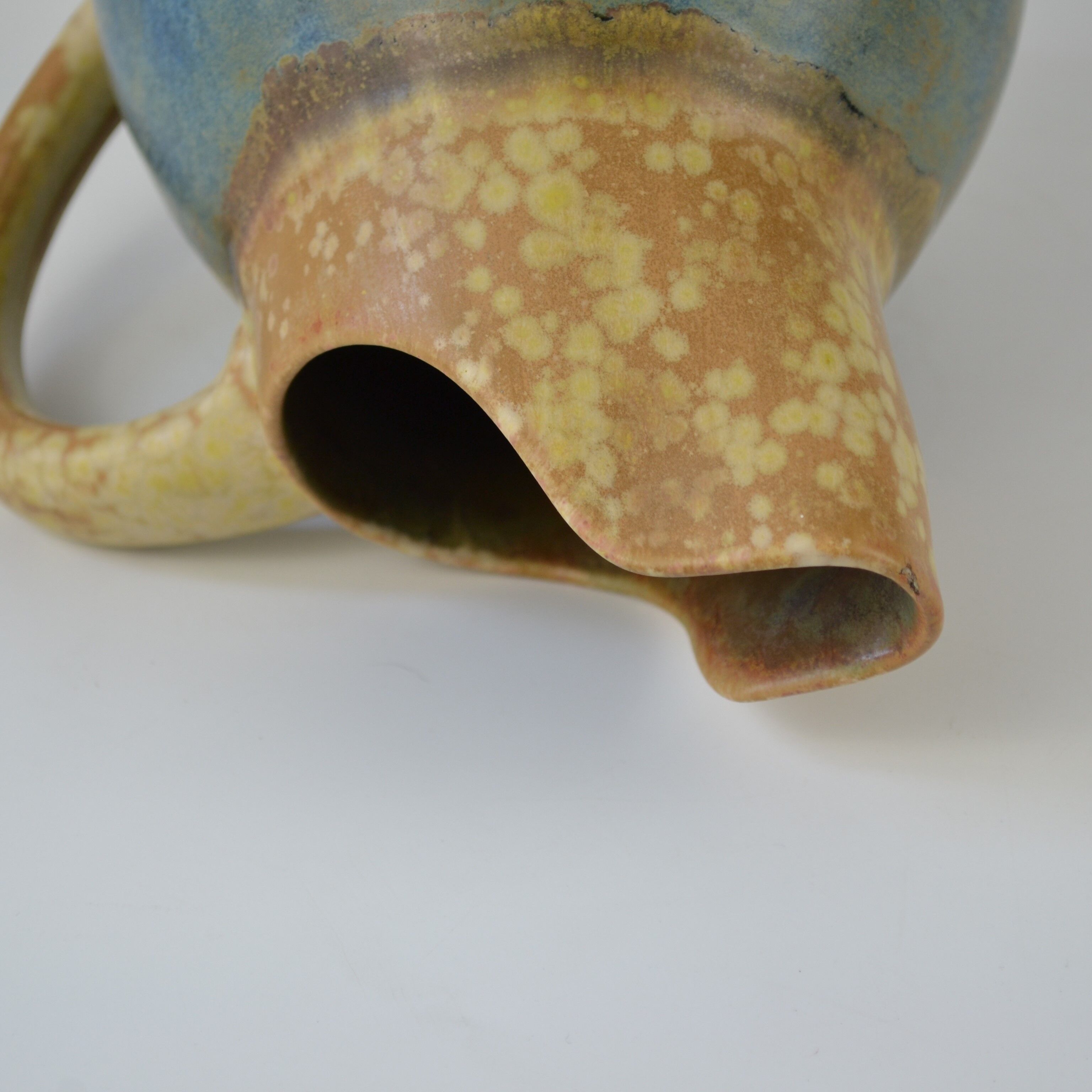 Two-tone pitcher in sandstone by Louis Lourioux