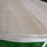 Round table with extensions
