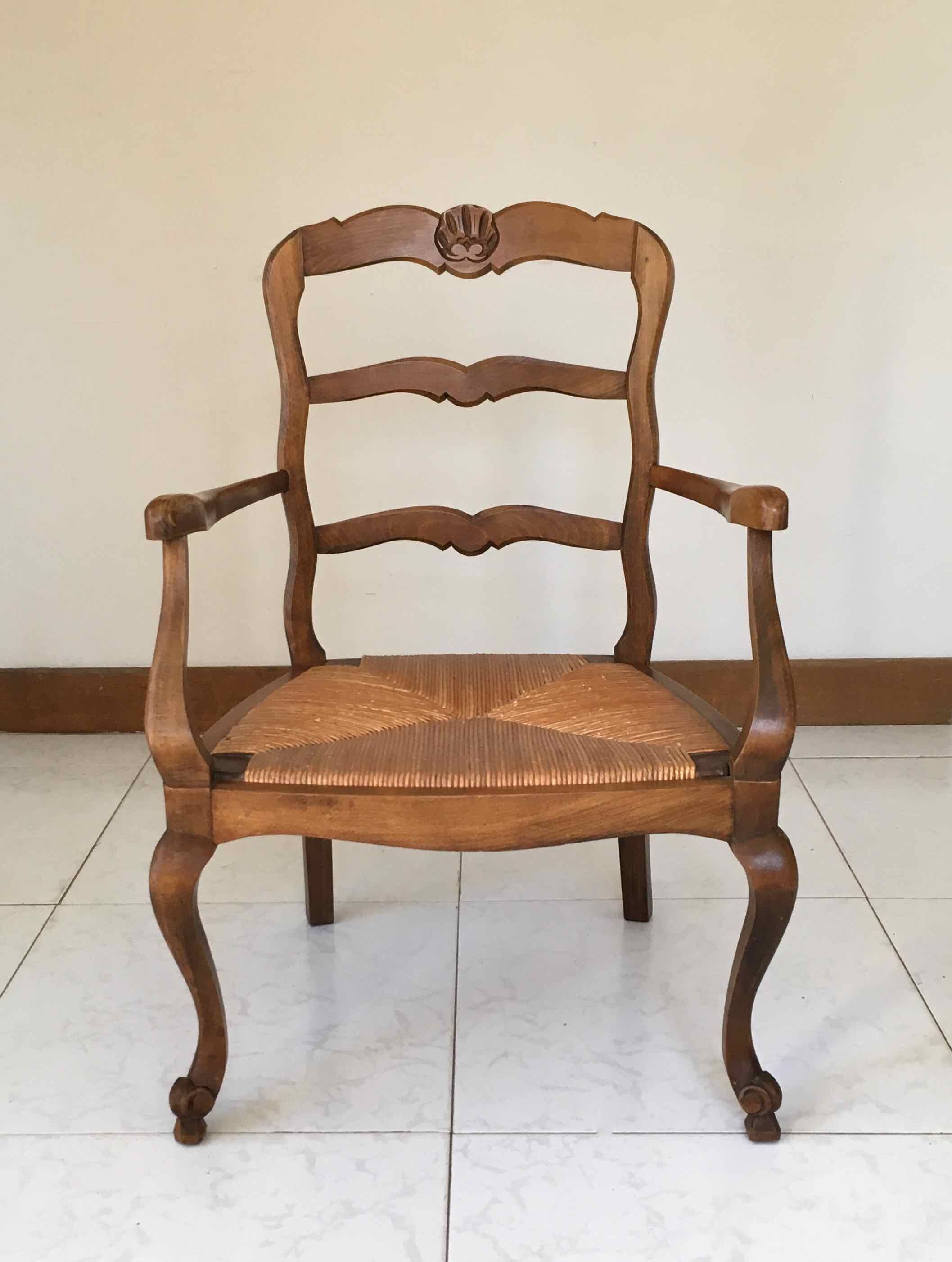 Fauteuil paillé provençal style Louis XV