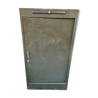 Iron classification cabinet