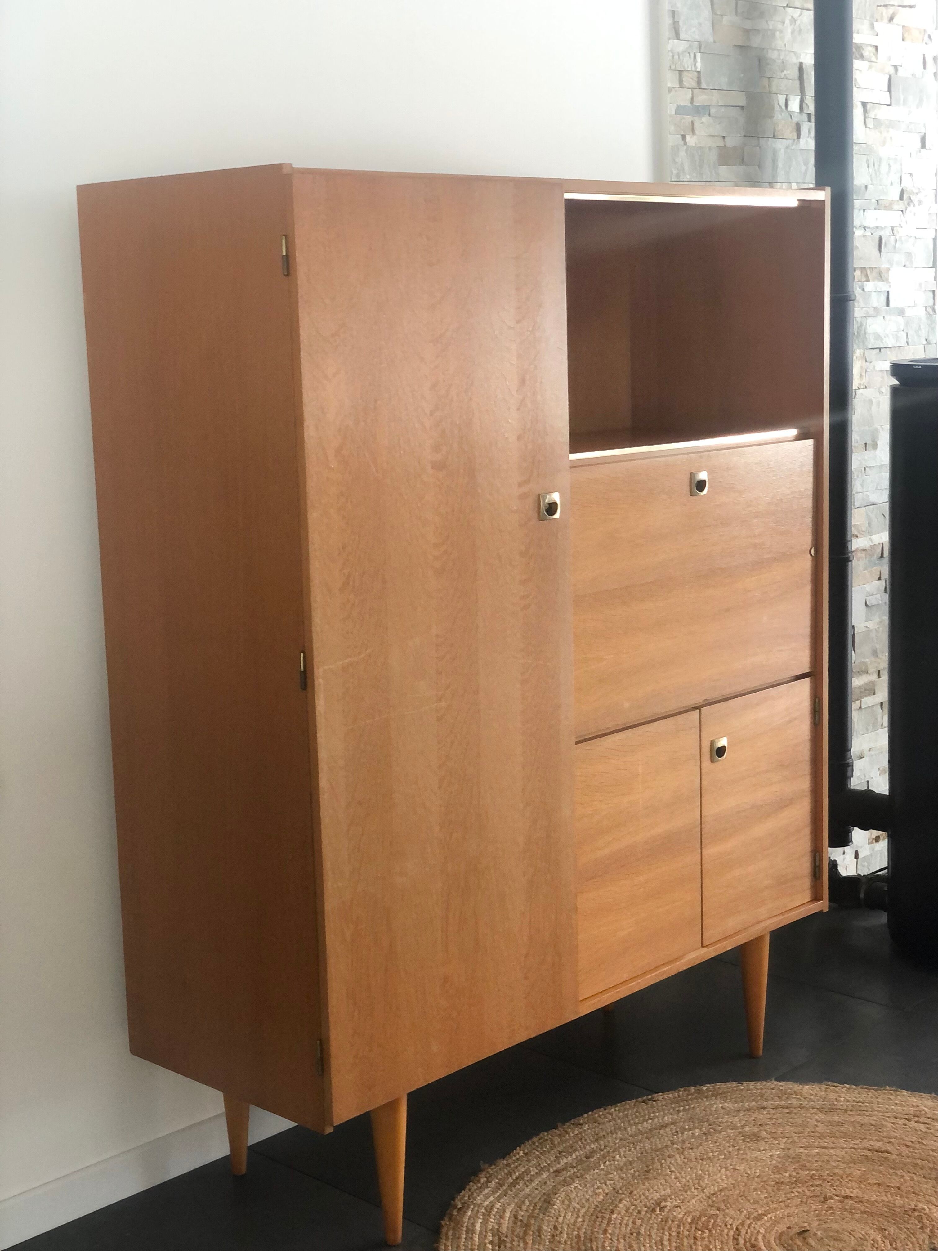 Wardrobe secretary