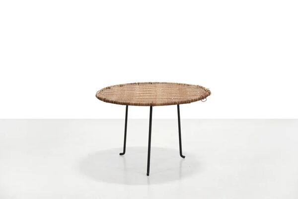 Table d'appoint ronde en rotin par Raoul Guys