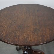 Round antique English oak tilt-top table with wonderful colors