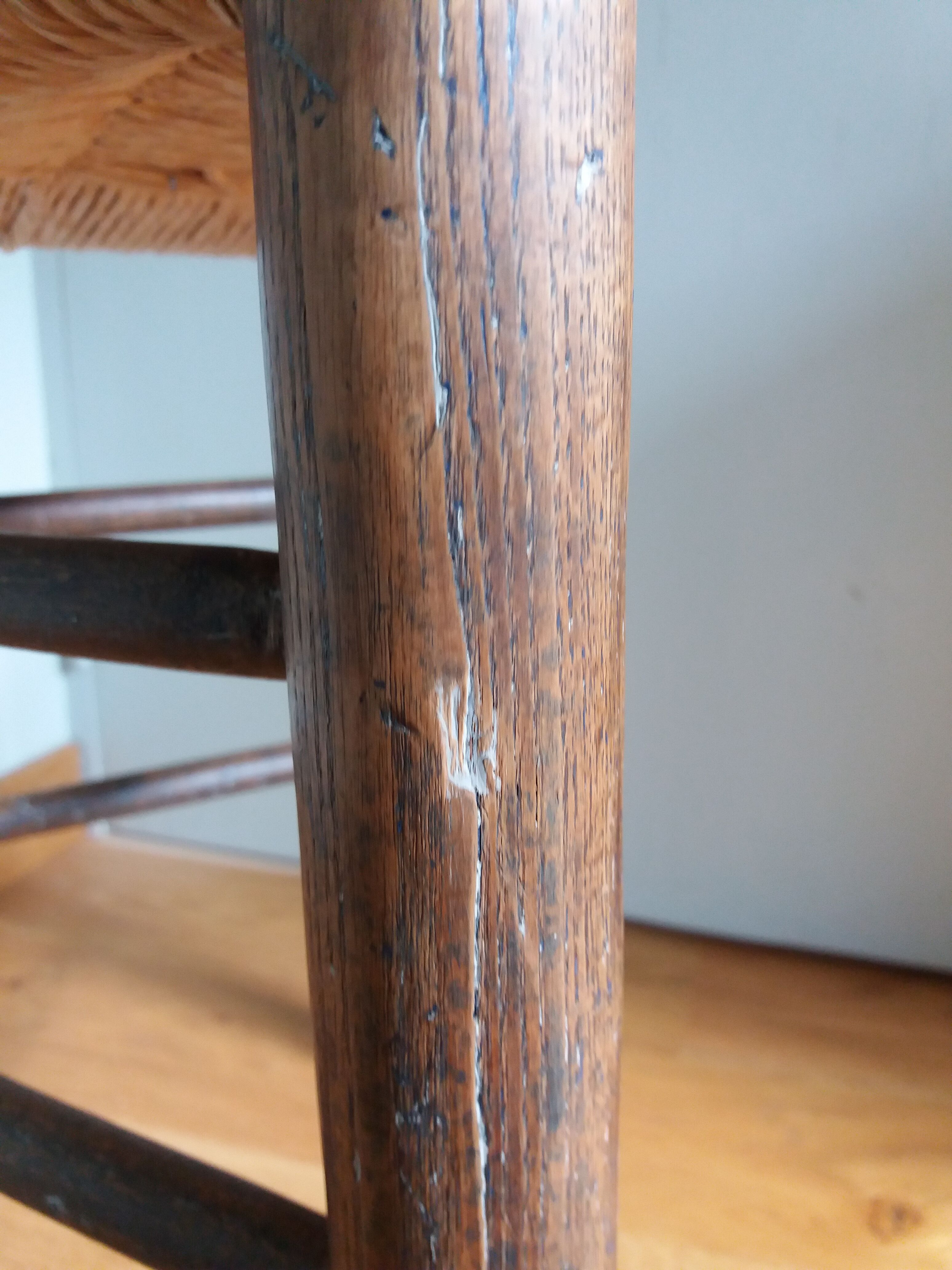 Mulched tripod stool