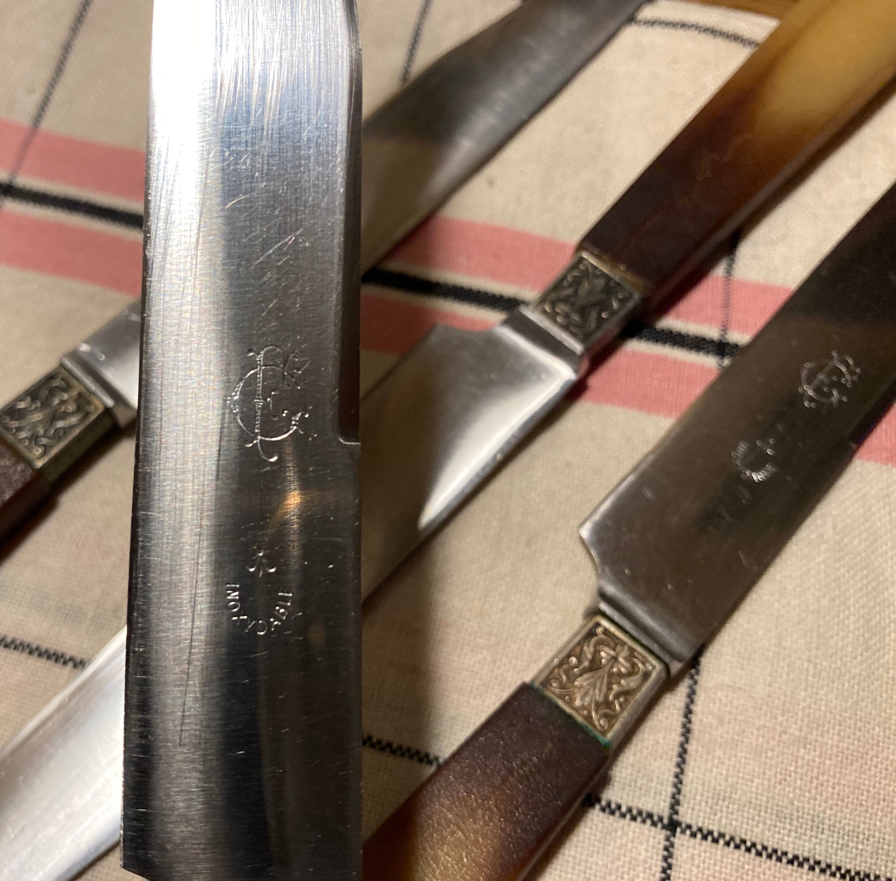 Lot of 6 table knives in Bakelite