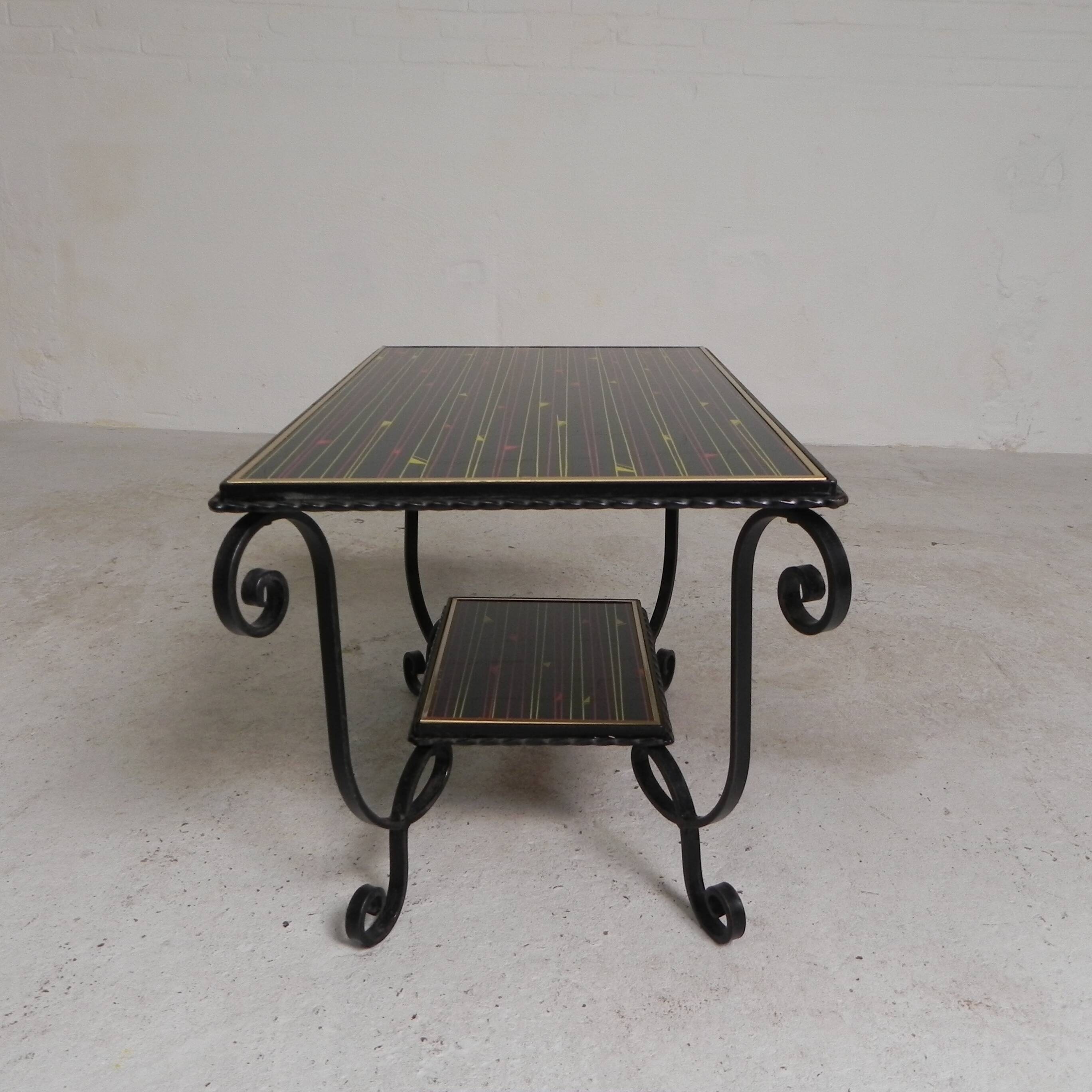 Table basse vintage avec 2 plateaux en verre avec impression des années 50