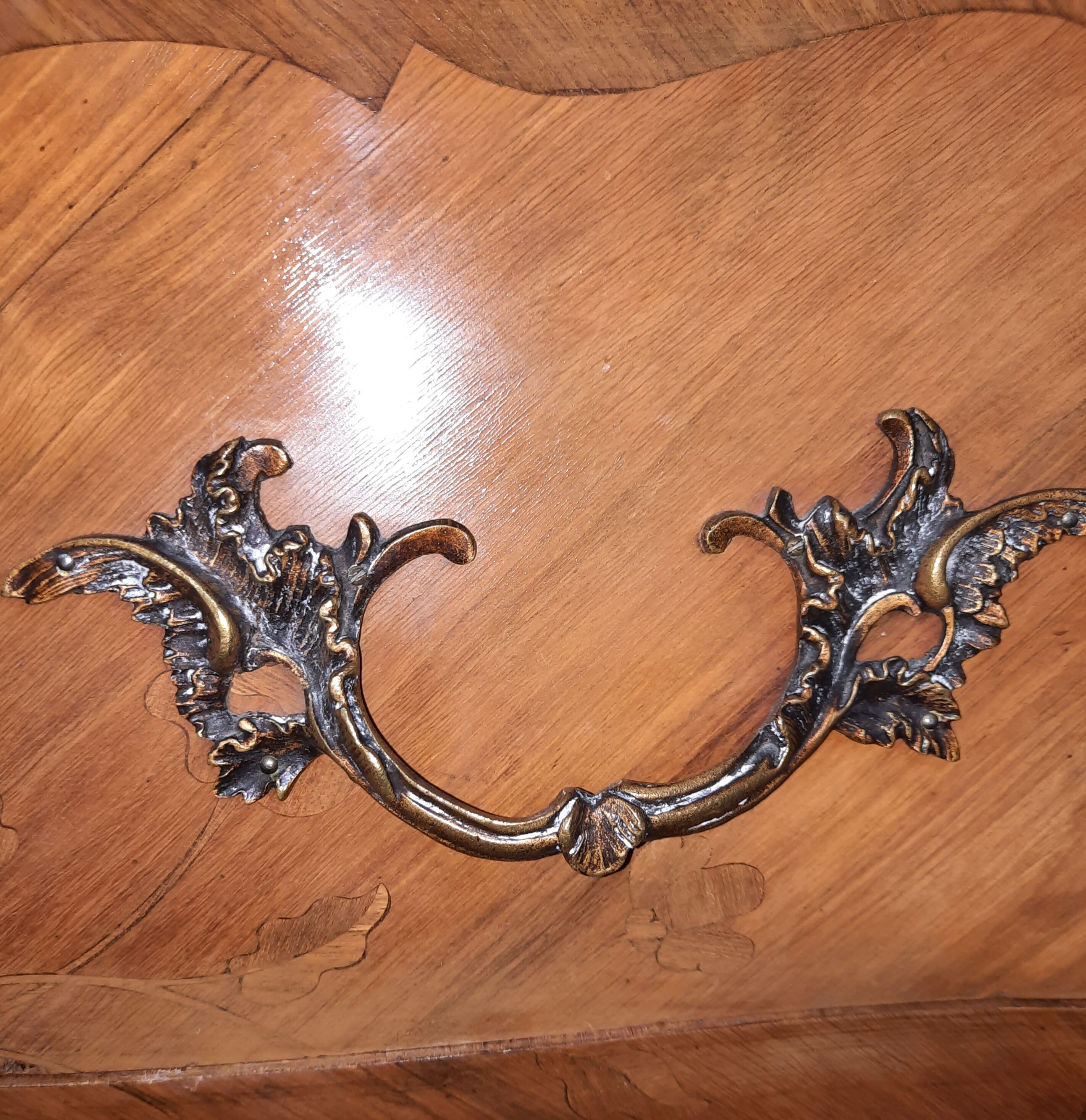 Commode en marquetterie style Louis XVI