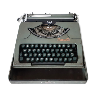 Olivetti Ivréa revised portable typewriter