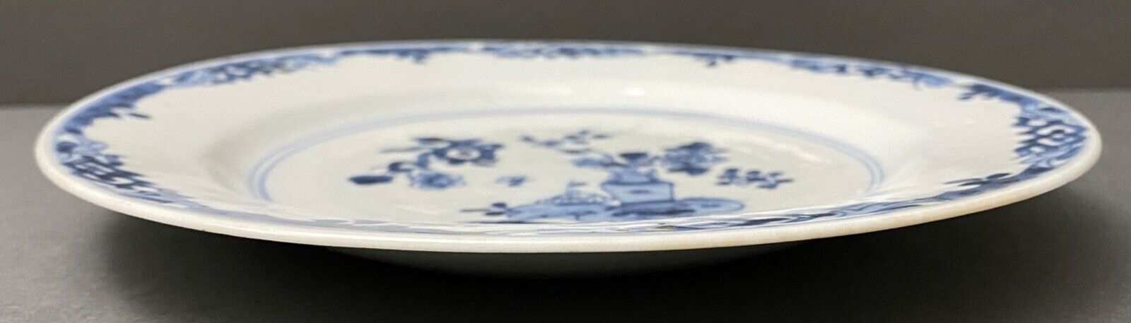 Plate in blue of China XVIII or XIXth Blue and white decoration