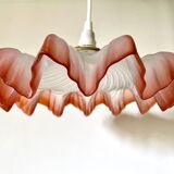 Suspension drapée rouge