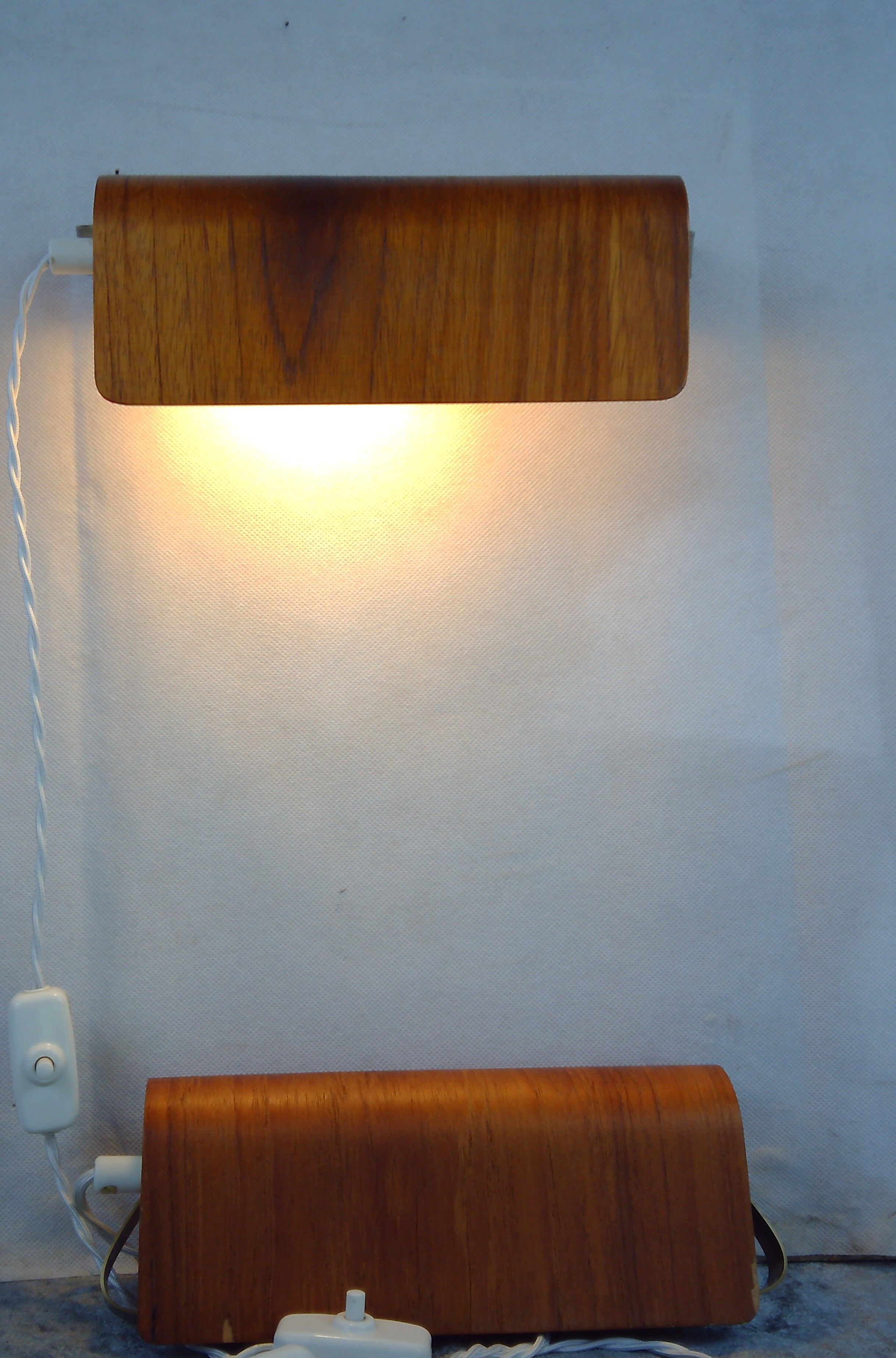 Pair of teak bedside sconces, model V321 from Nator