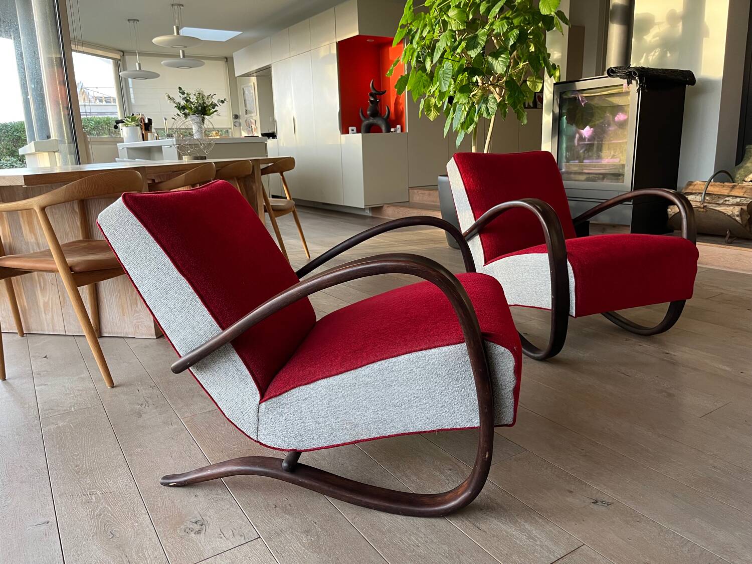 Paire de fauteuils Jindrich Halabala H269
