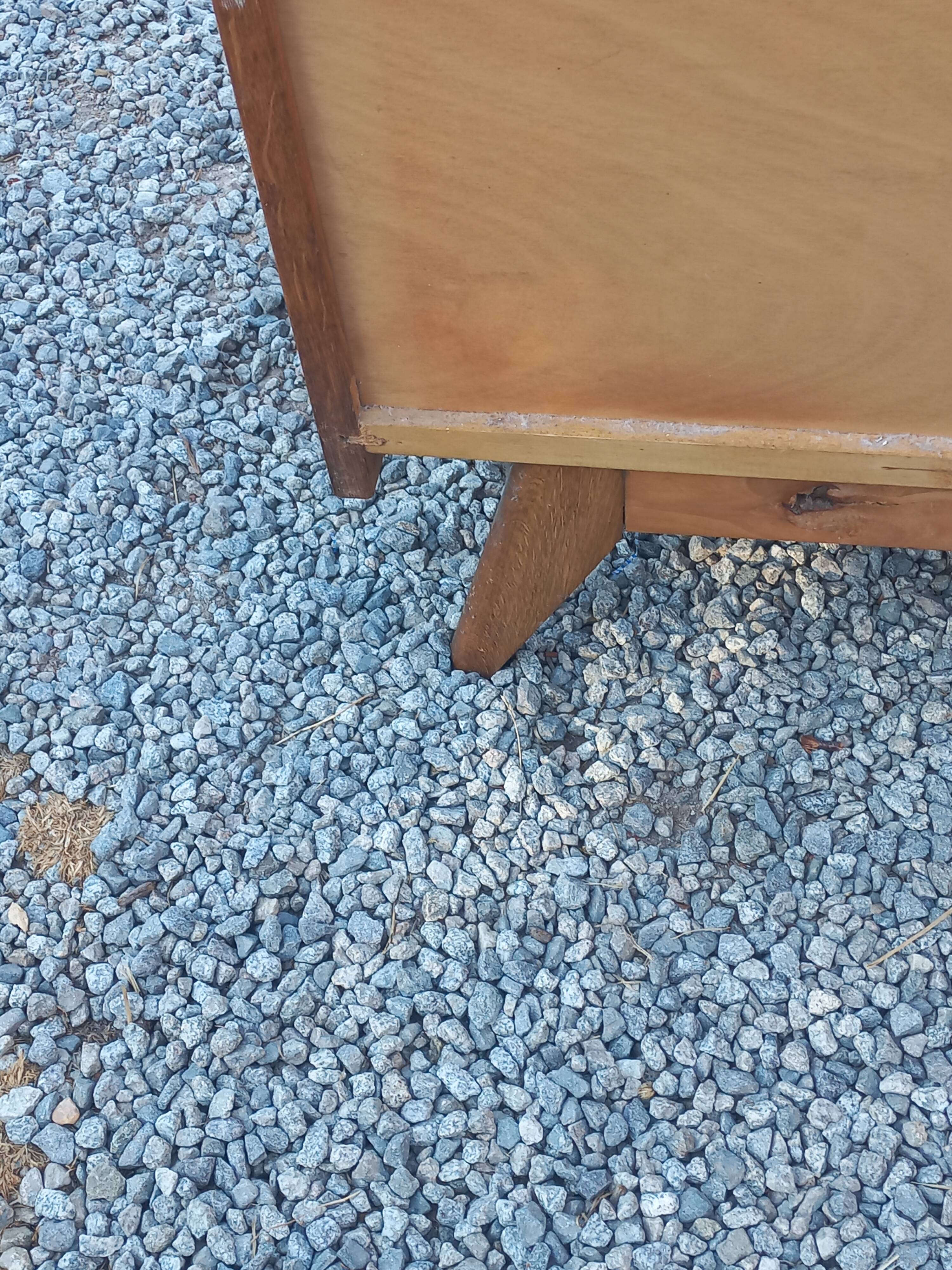 Commode vintage en chêne blond pieds compas 4 tiroirs 1950