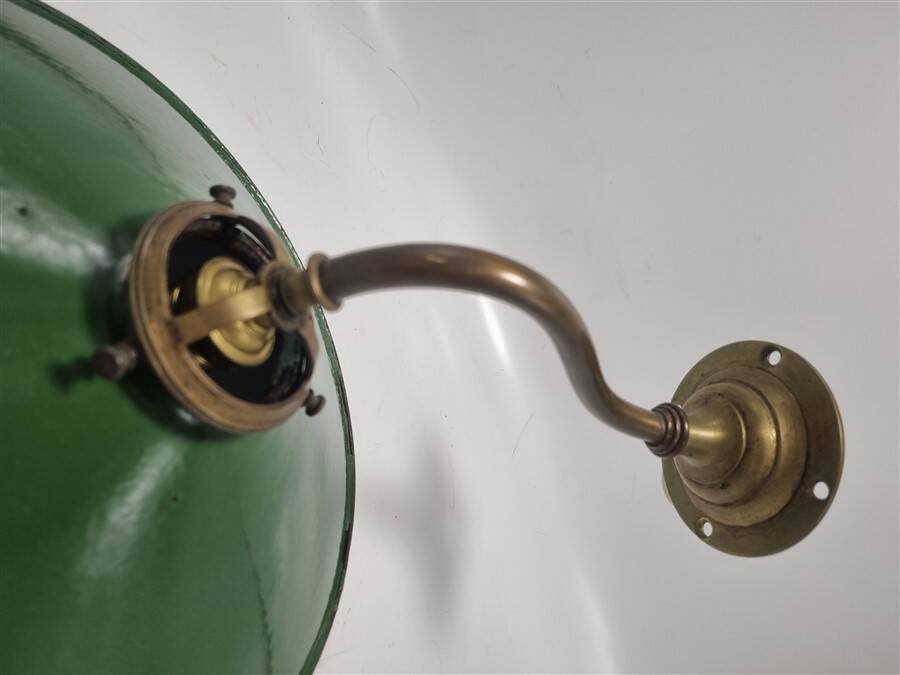 Wall light in enamelled sheet metal