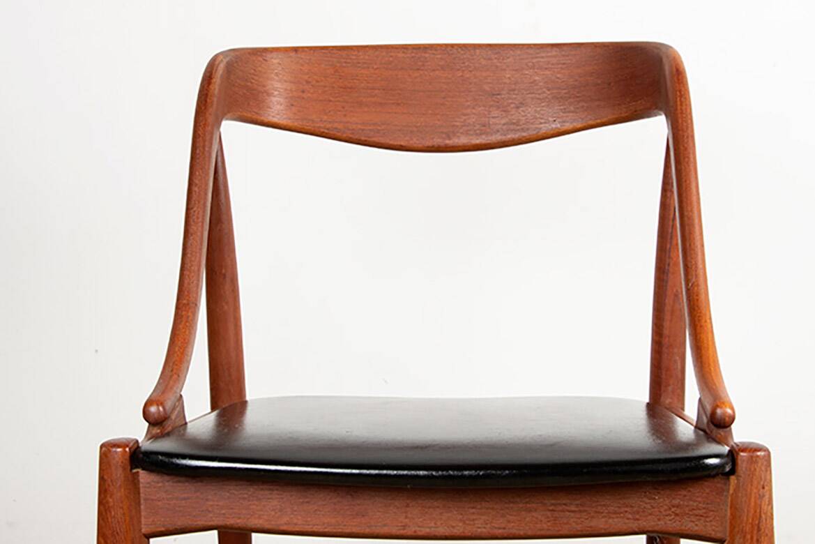 Set of 6 Danish chairs in teak and skai, model 16, Johannes Andersen.