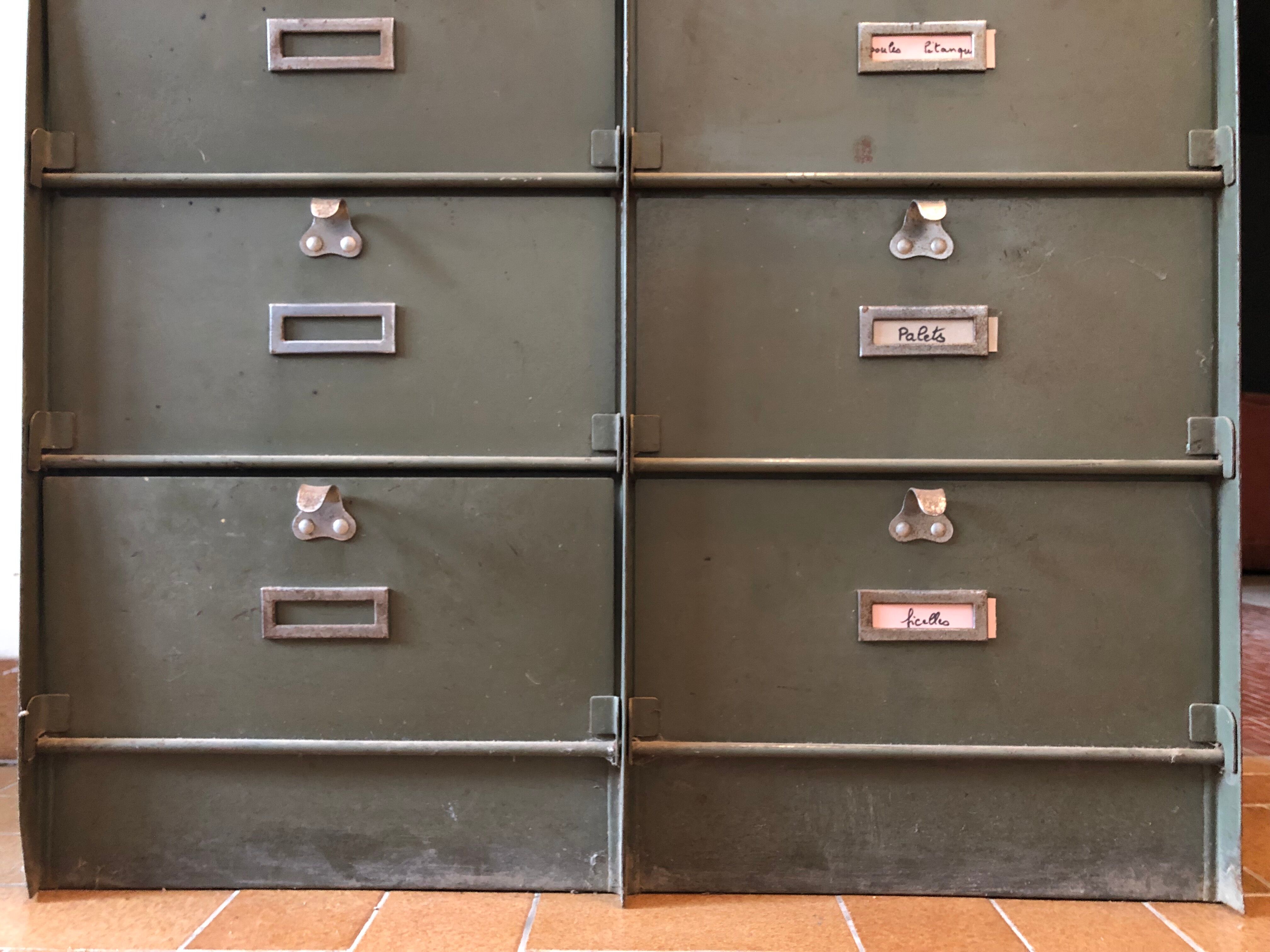 Industrial locker cabinet with valves