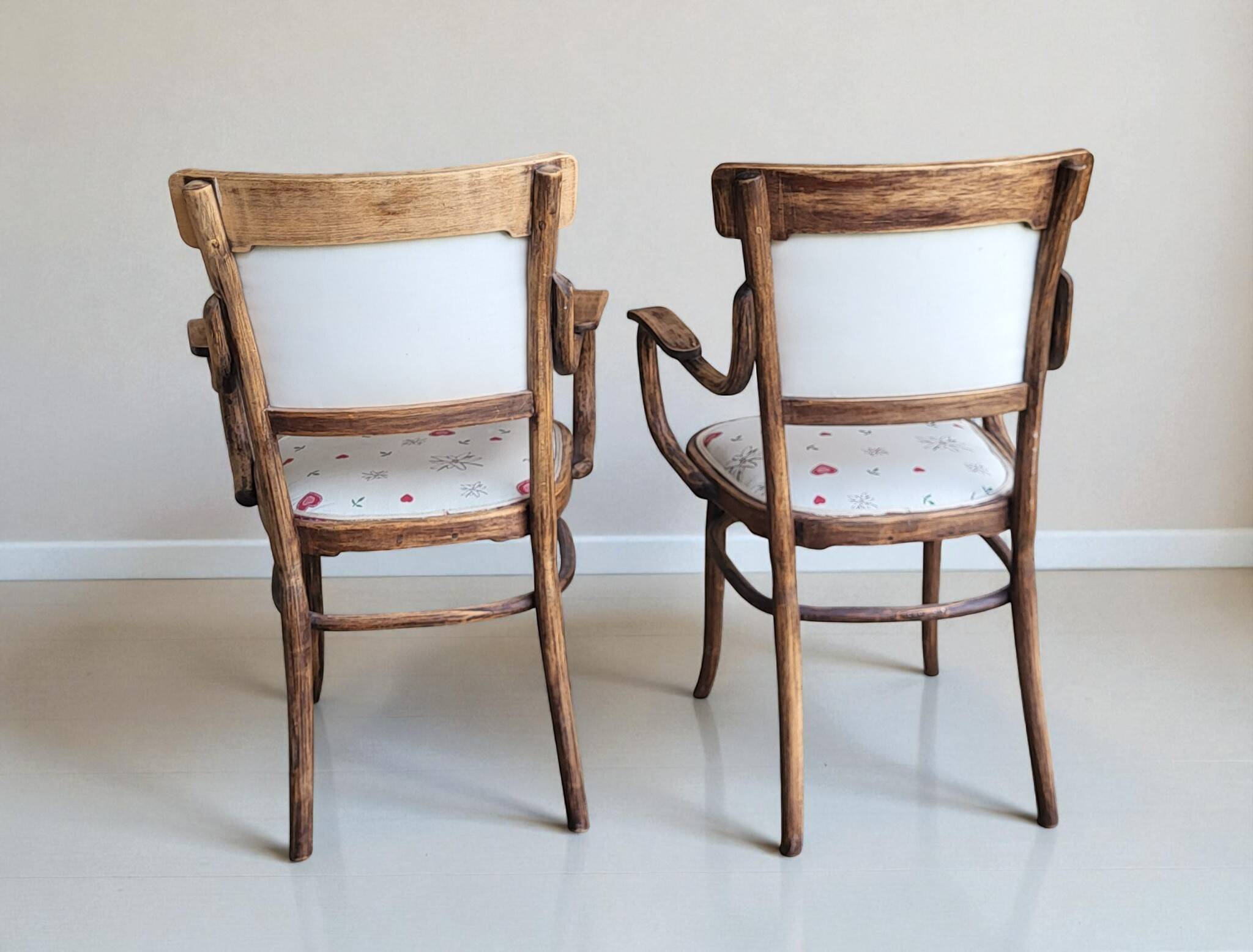 Mundus Vienna Austria Bentwood Living Room