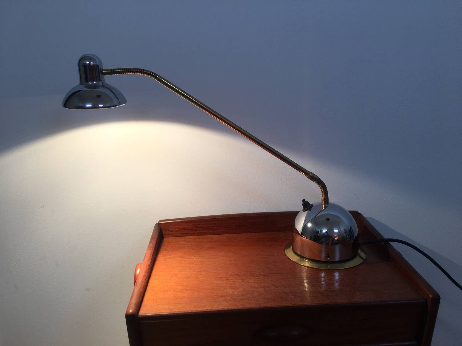 Desk lamp