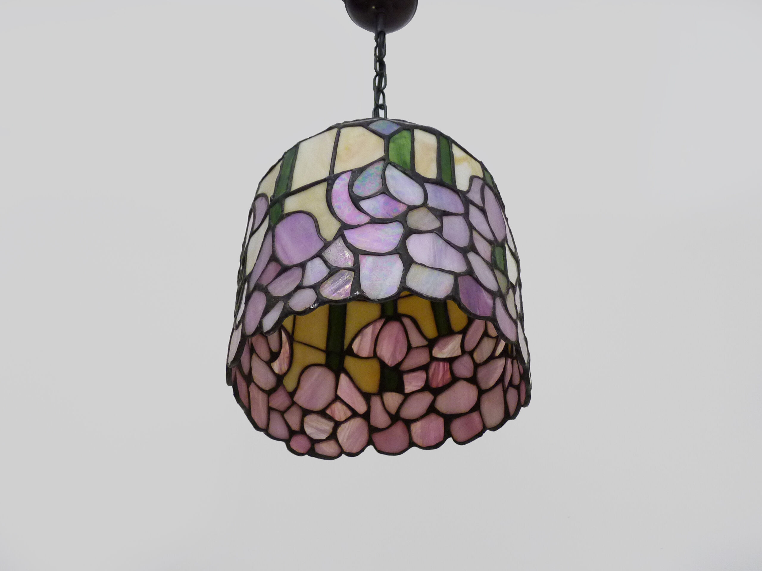 Tiffany pendant lamp in glass paste with floral decoration.