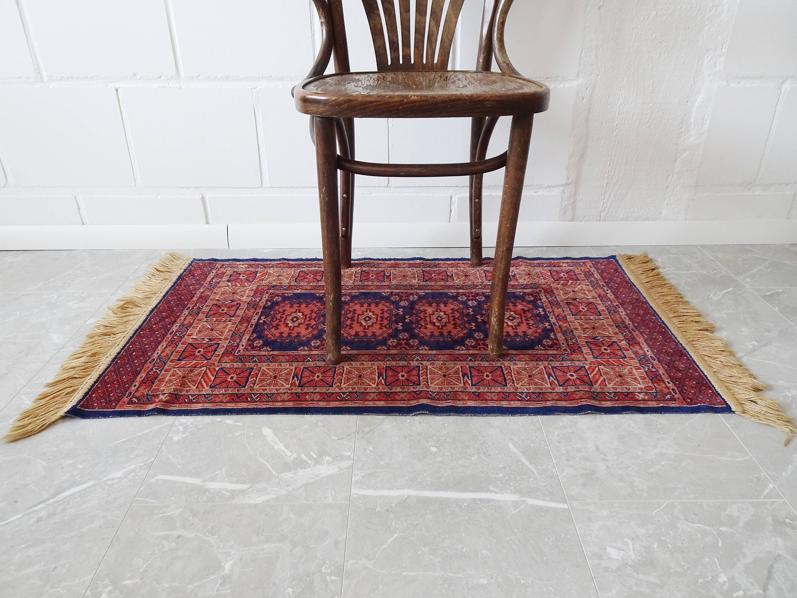 Orient carpet blue red with fringes