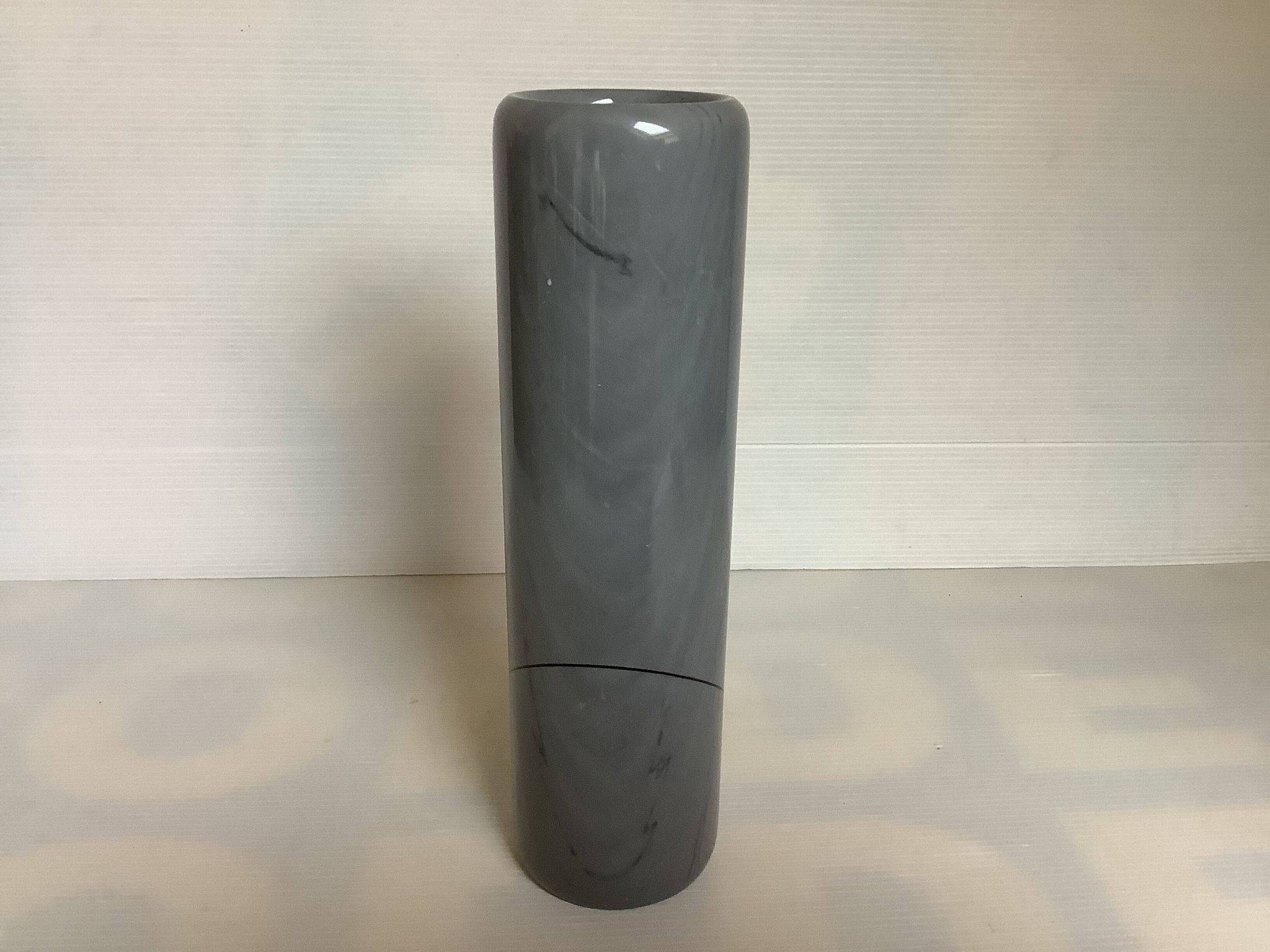 Vase rouleau marbre Mageia Giulio Lazzotti Italy