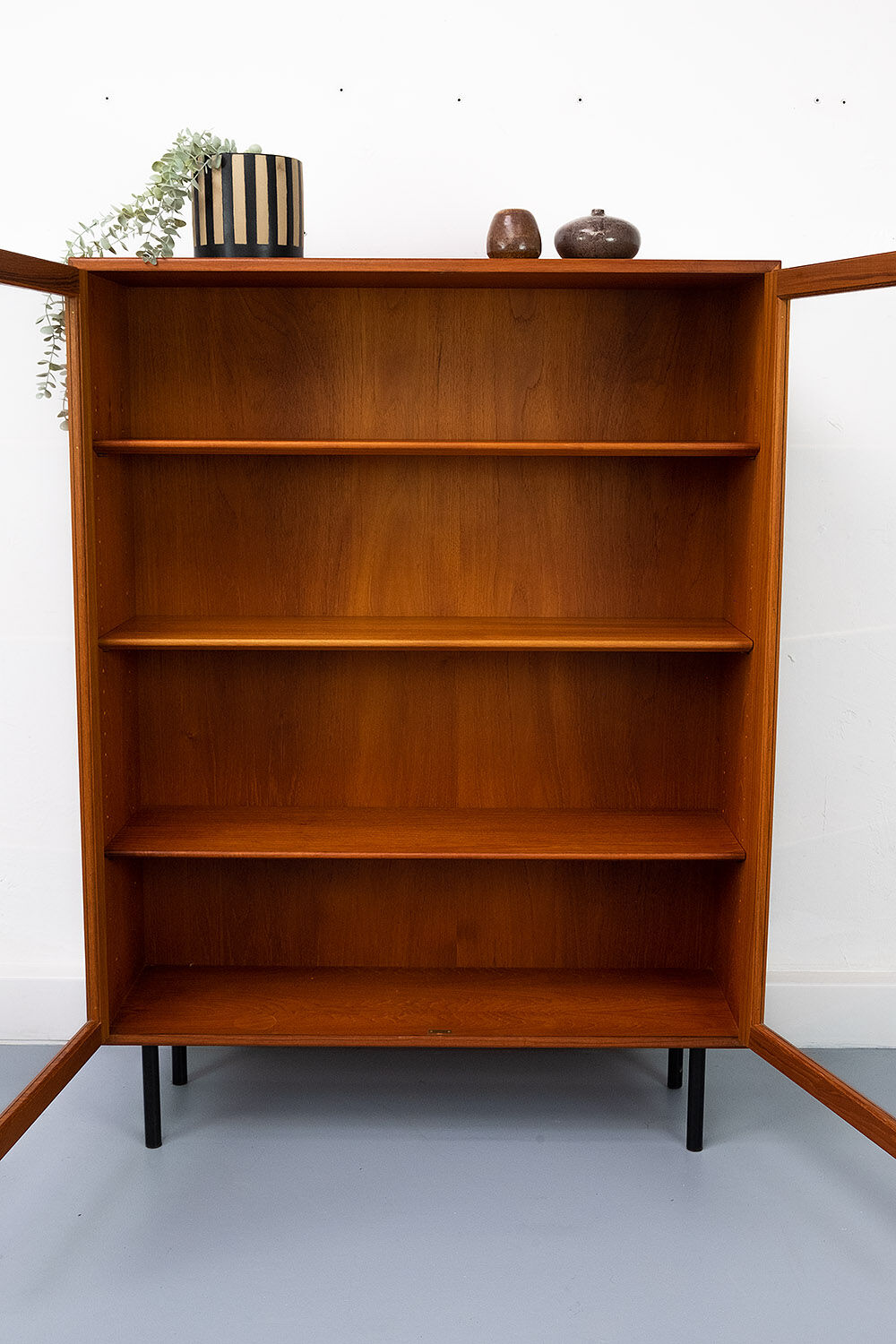 Danish Showcase in Teak by Børge Mogensen for Søborg Møbelfabrik, 1960s