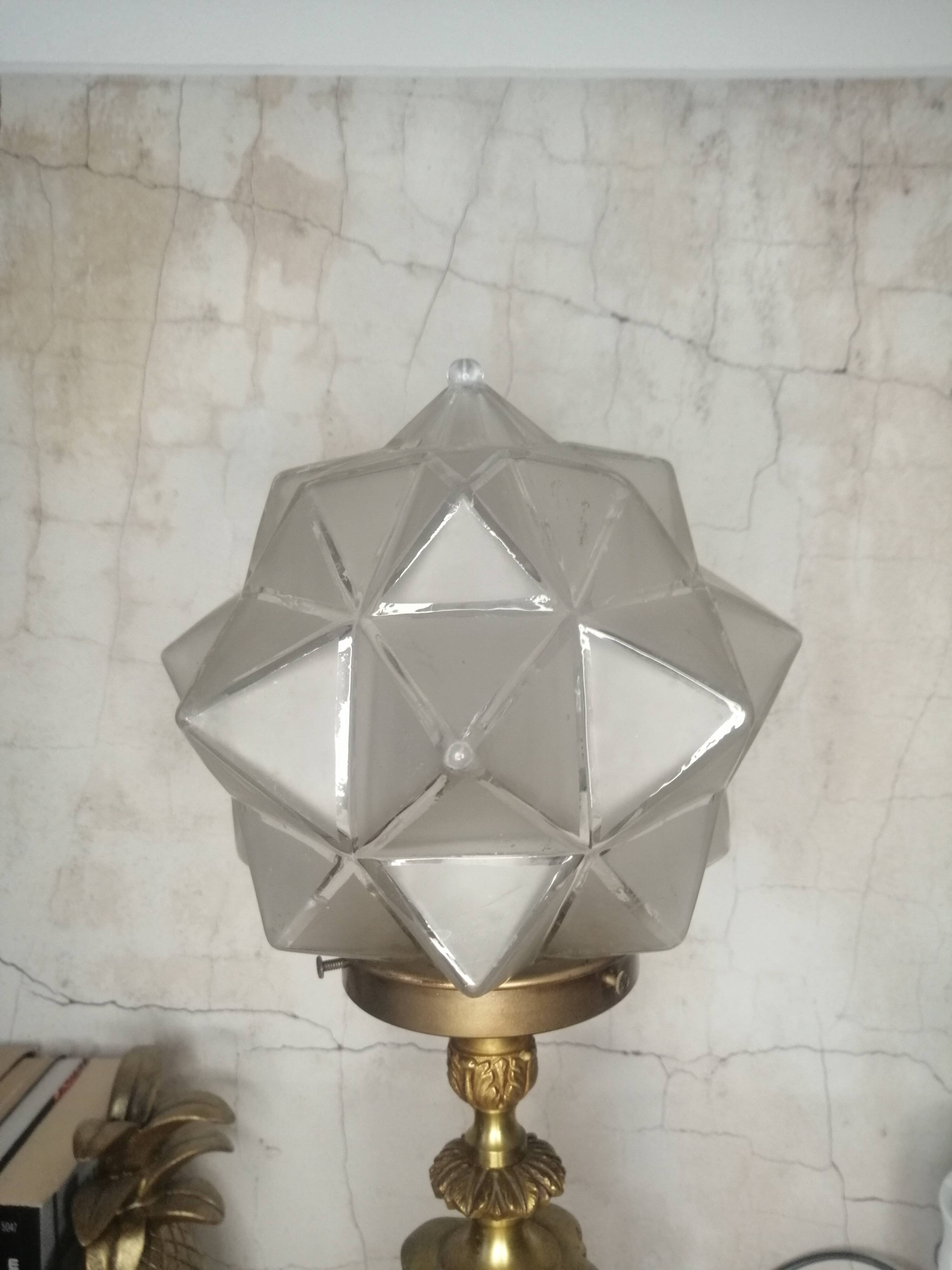 Lampe ancienne art déco en laiton avec globe étoile