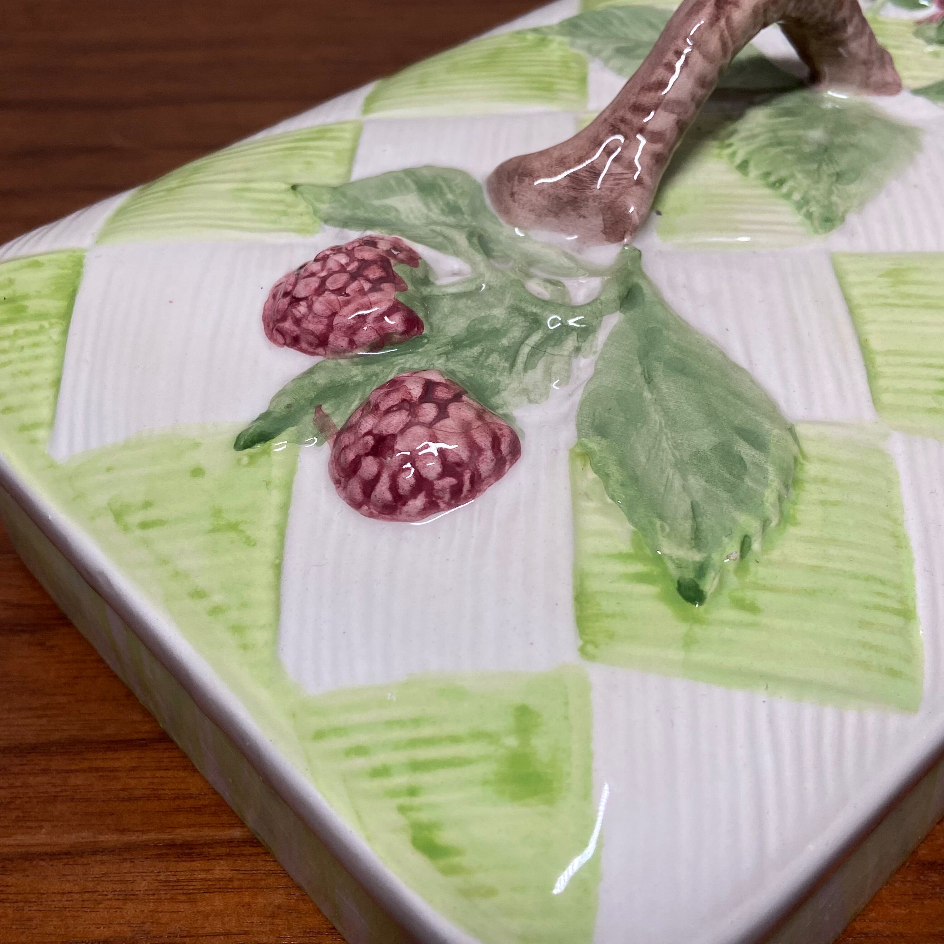 Box in slip decoration raspberries