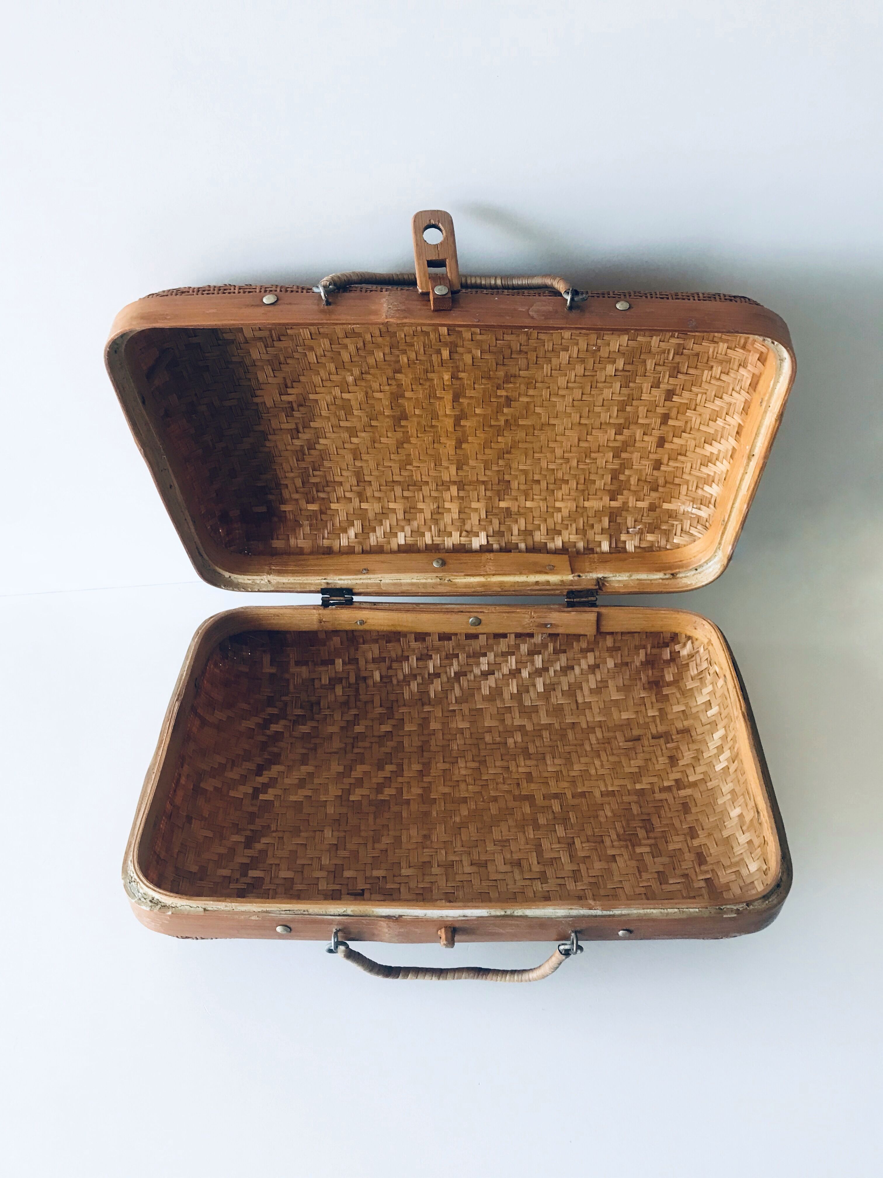 Vintage rattan valisette