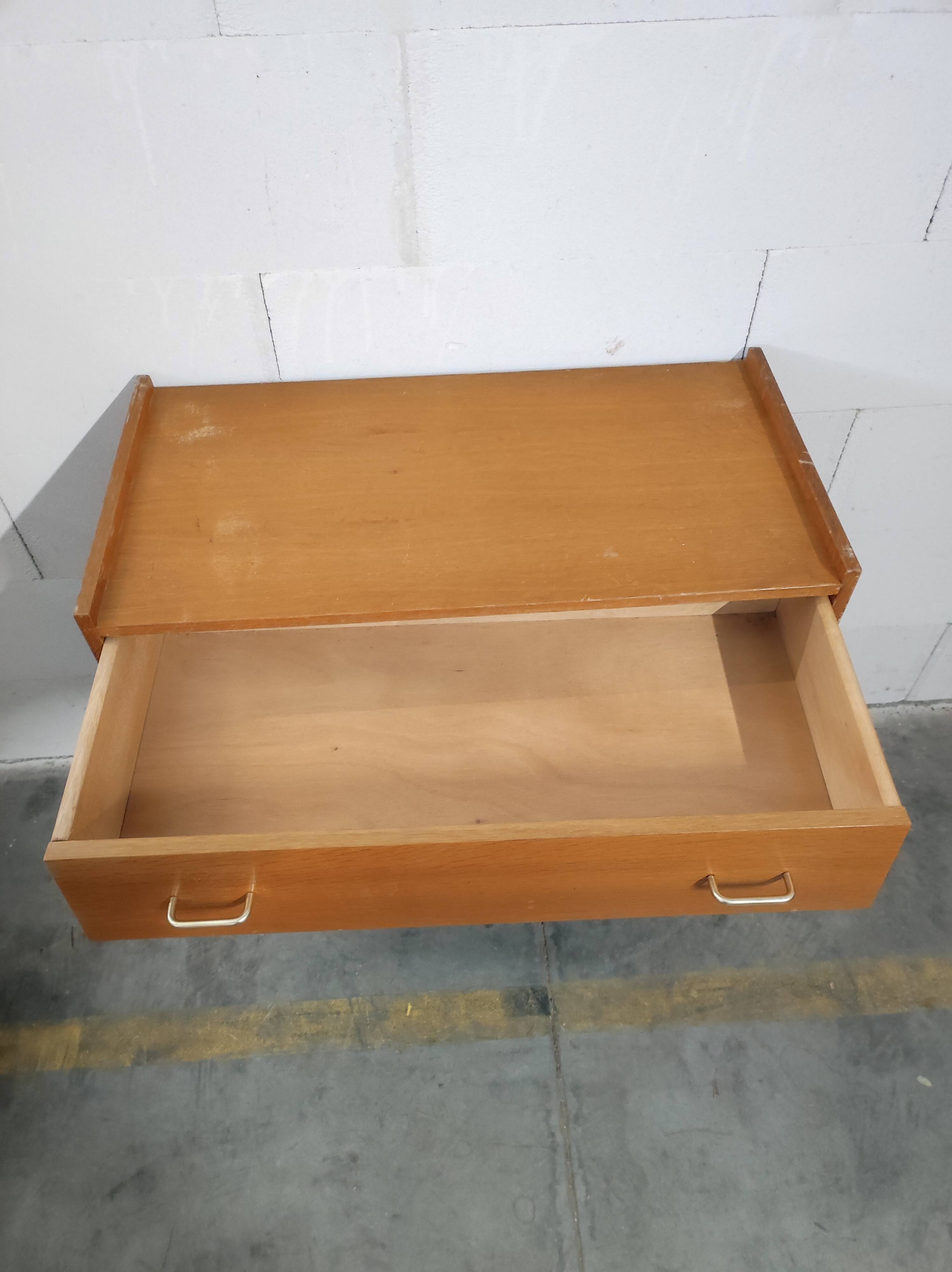 Commode vintage pieds fuseau