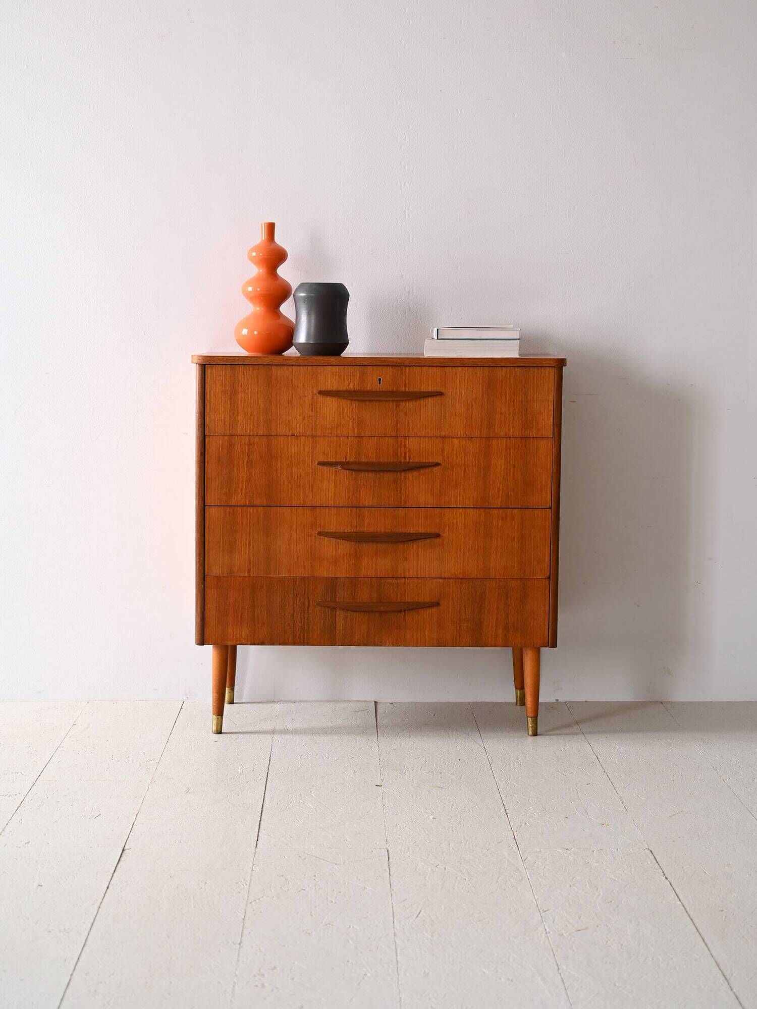 Nordic chest of drawers with wooden handles