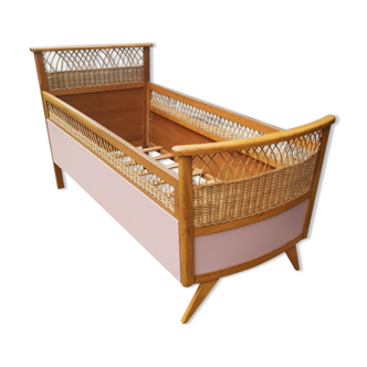 Rattan crib