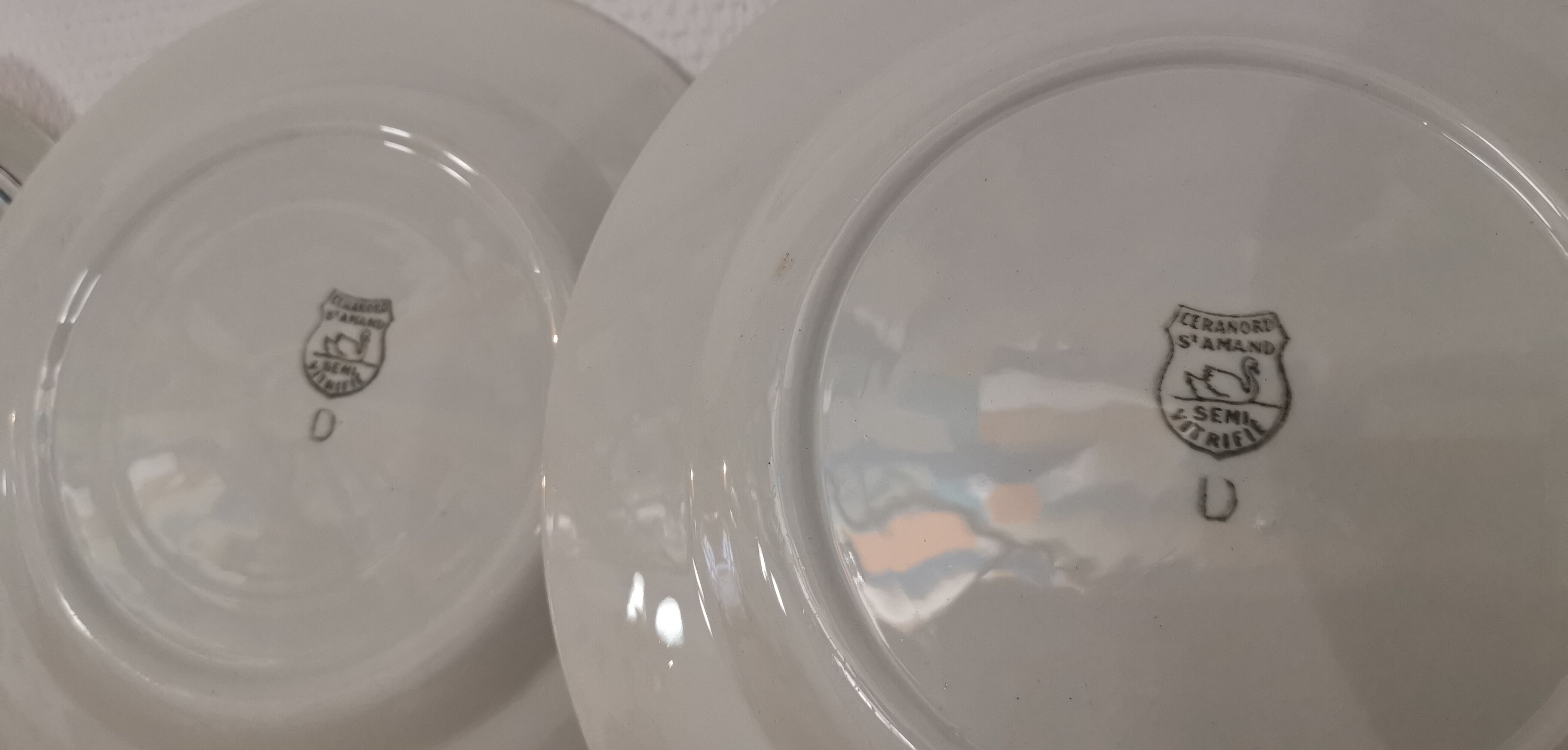 Set of 7 flat plates CERANORD St AMAND décor blue and red lines French Antique