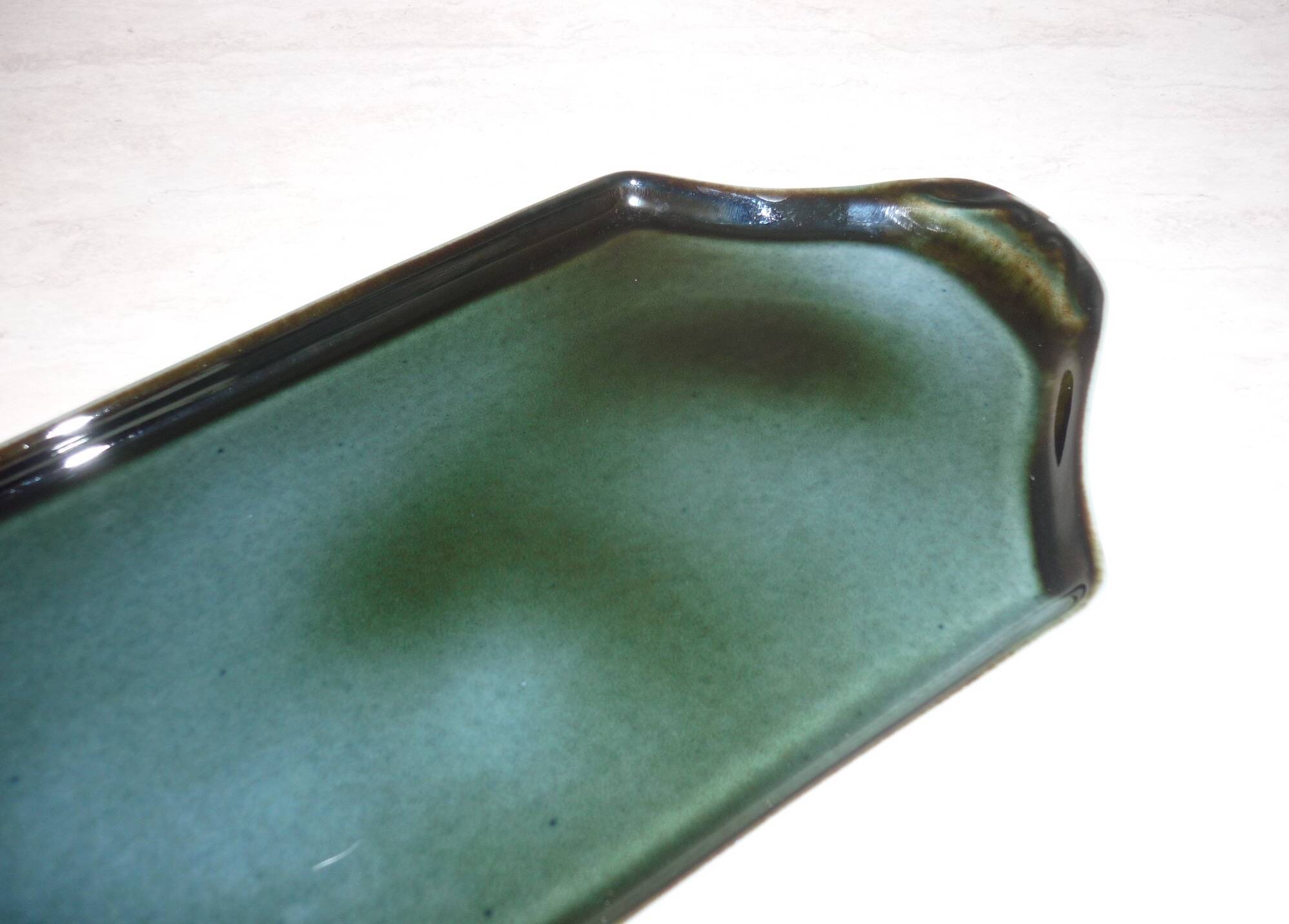 Enameled porcelain cake dish