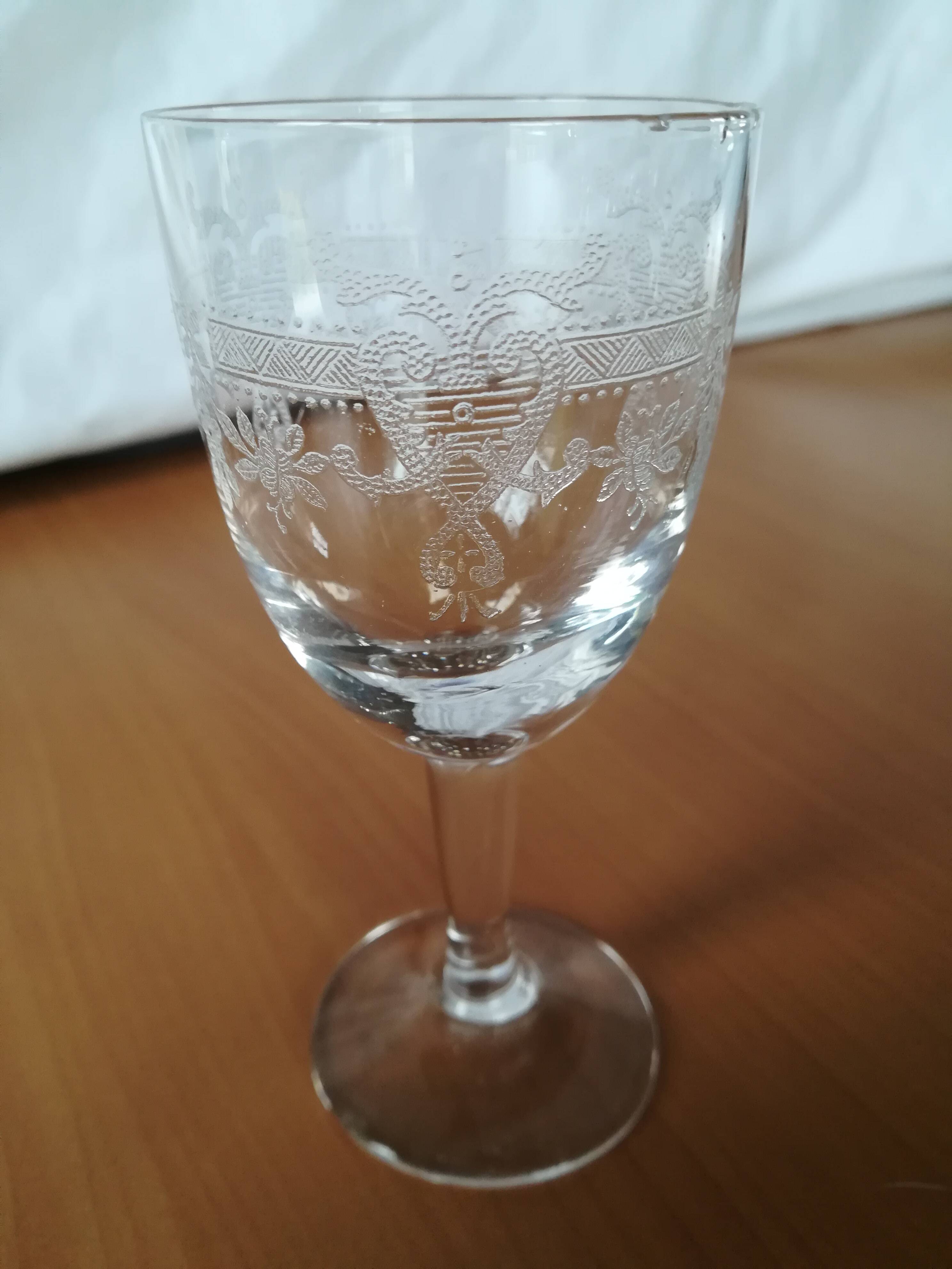Set of 6 engraved crystal glasses