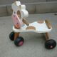 Vache porteur trotteur en bois