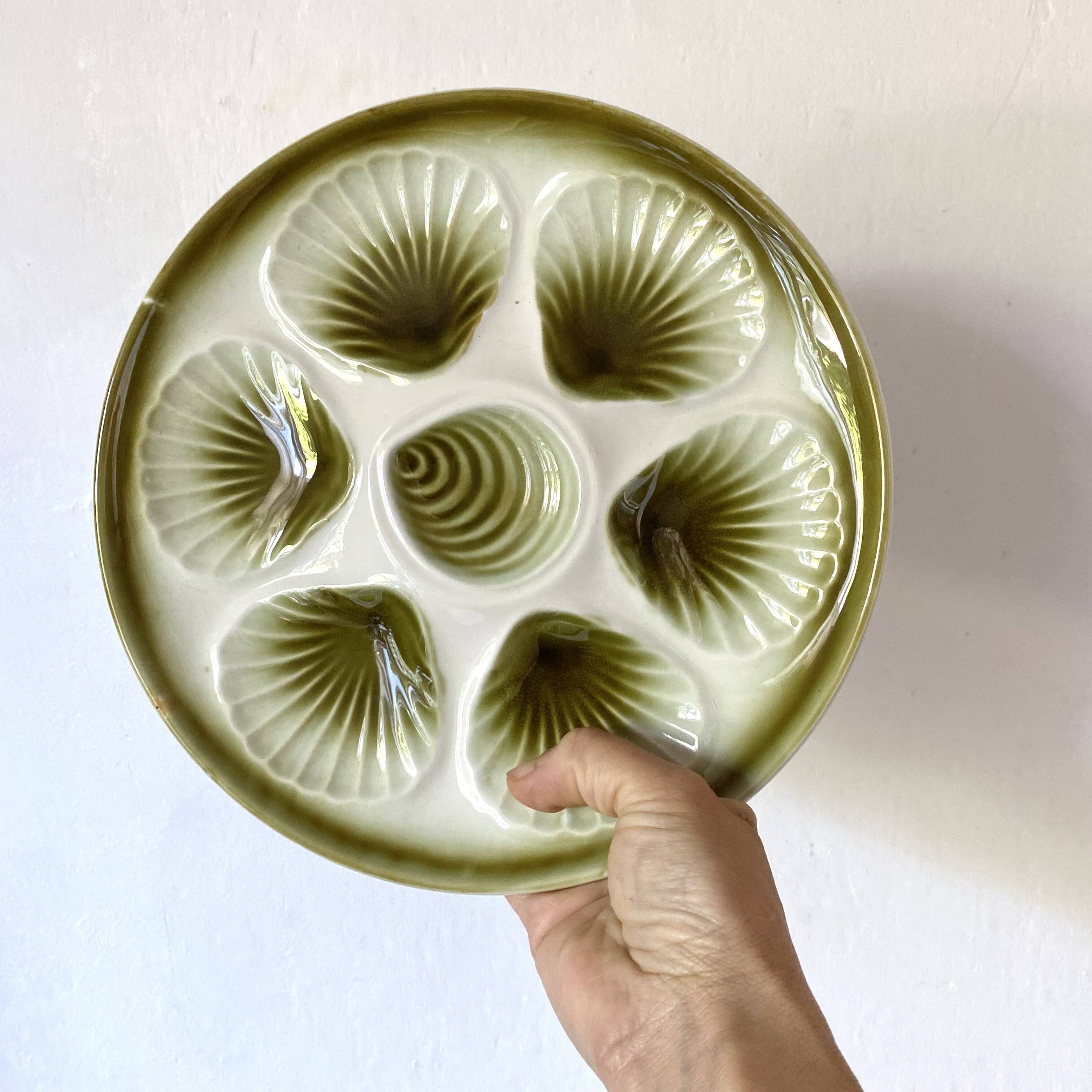 Moulin des Loups oyster plates and matching dish - 1970