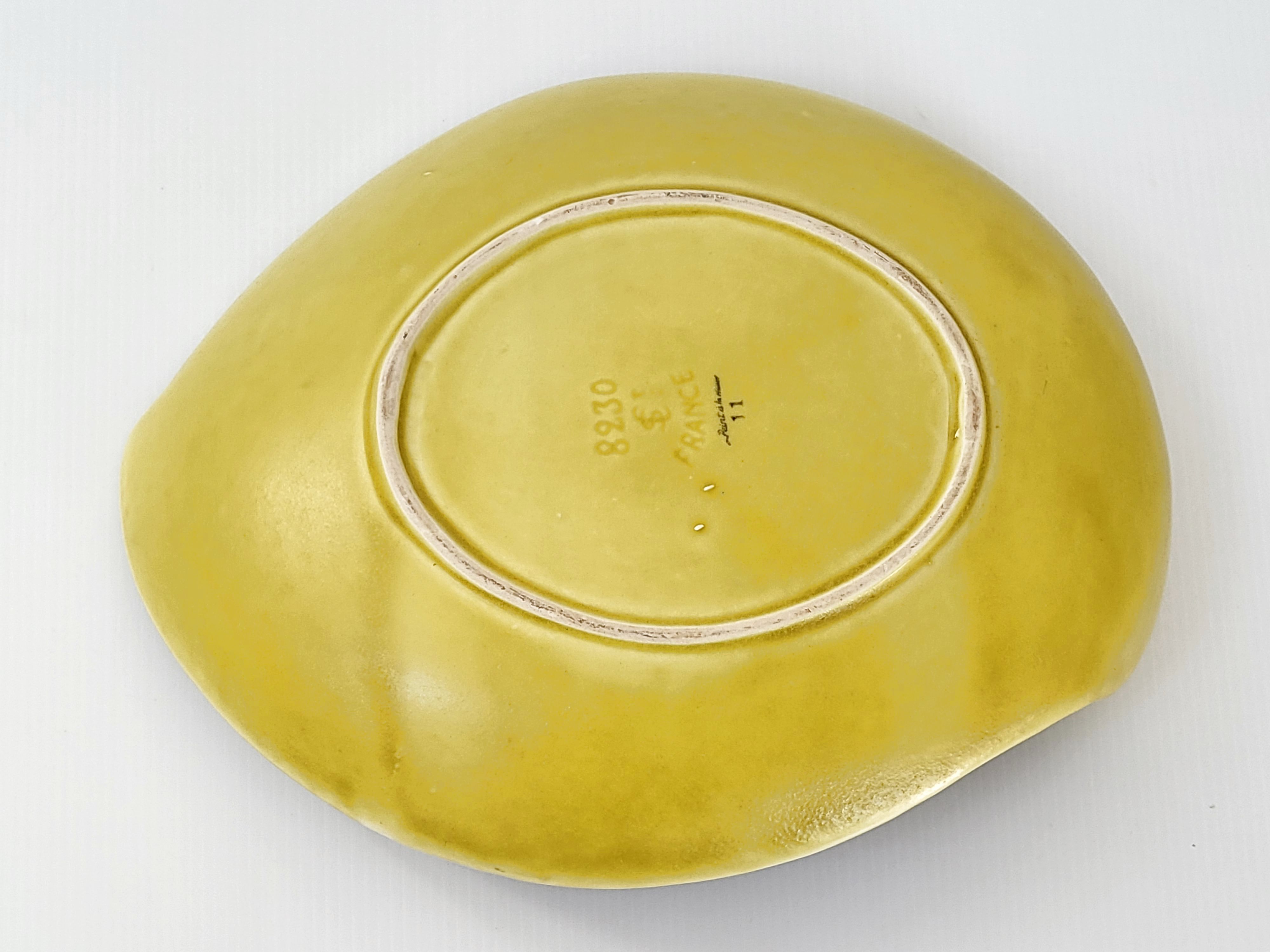 Dish Saint-Clément vintage 1950