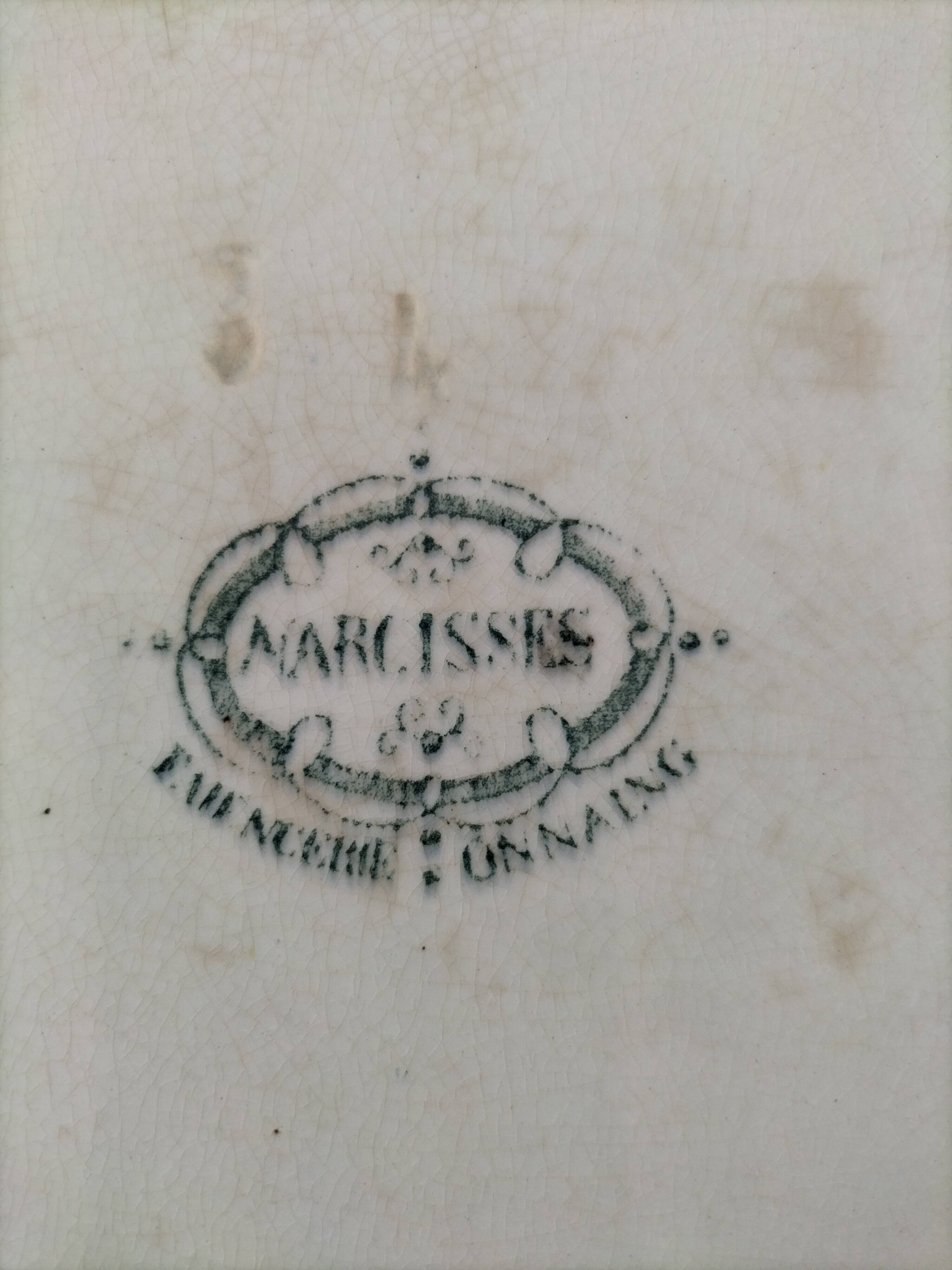 Antique “Narcissus” dish – Onnaing earthenware factory (circa 1900)