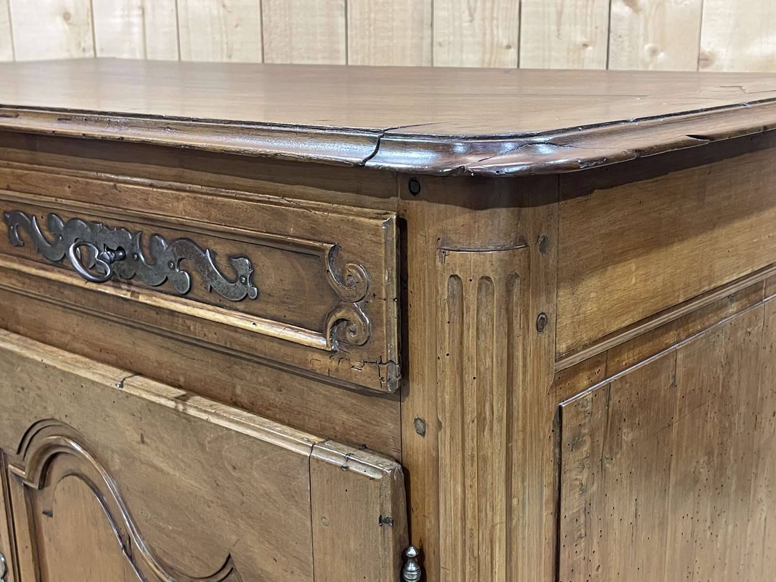 Vendéen Louis XV buffet from the early 19th century in cherry and oak