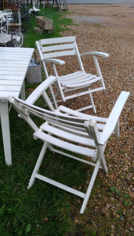 Folding wooden garden furniture