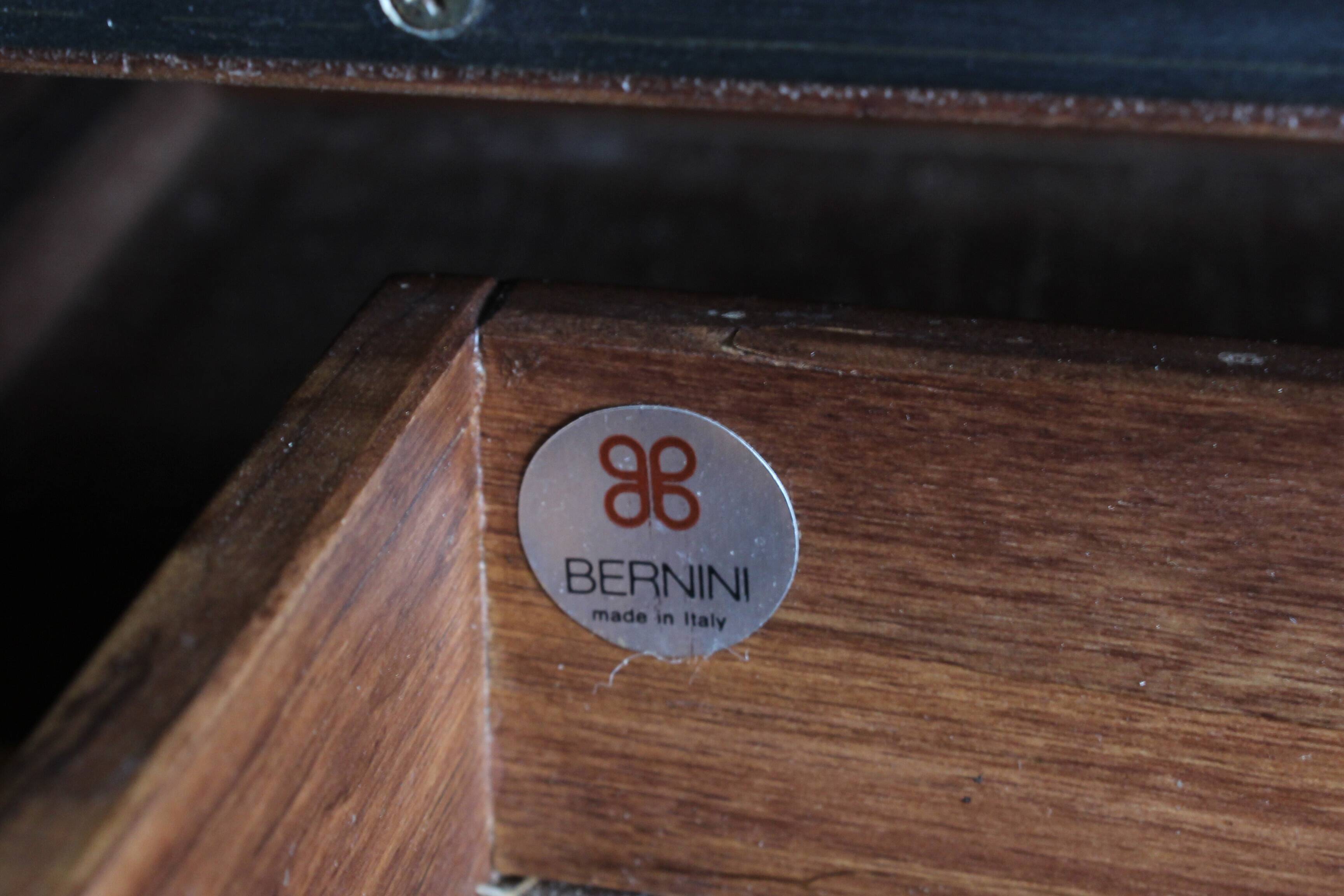 Buffet vintage par Silvio Coppola pour Bernini en bois de noyer, années 1960.