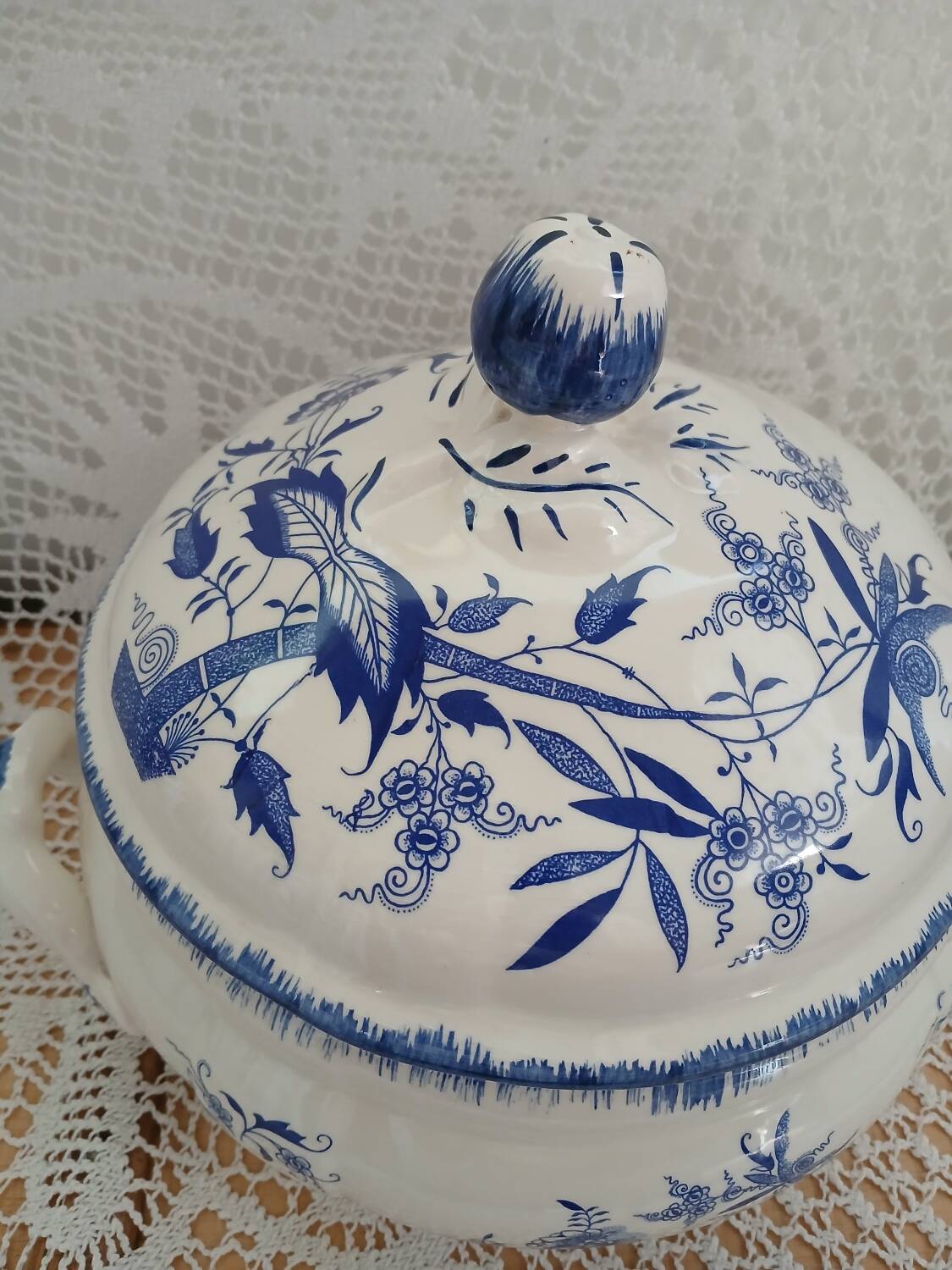Antique "Lancaster" soup tureen from Sarreguemines