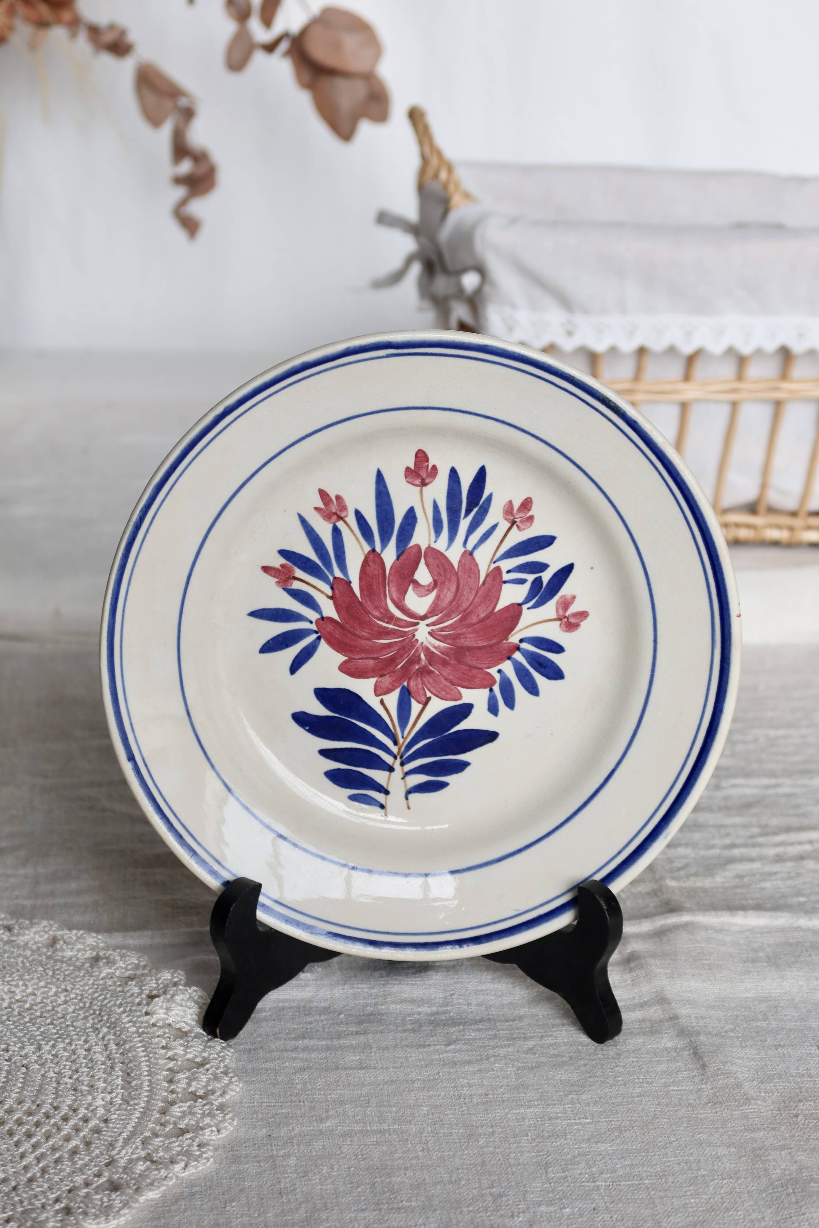Antique hollow plate from Gien - Red and blue floral decoration