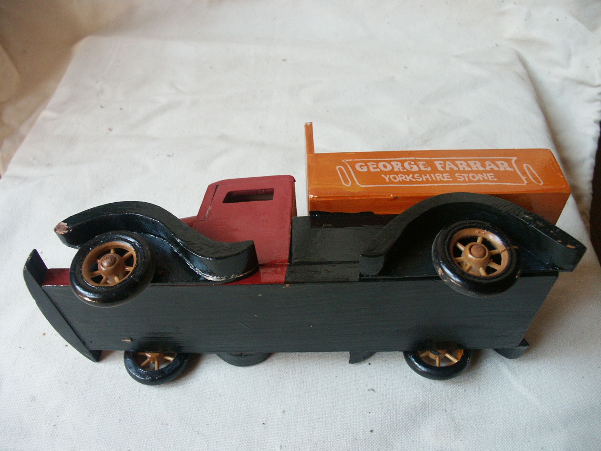 Camion en bois