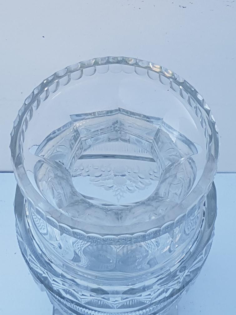 Plastic vase cut in Medici shape