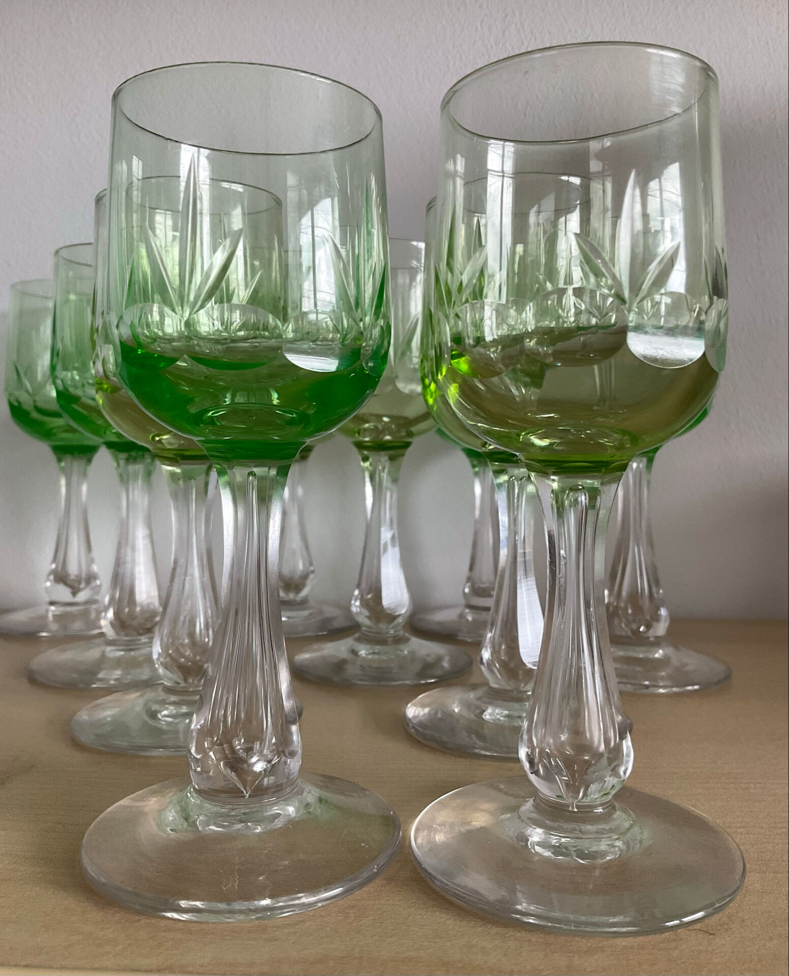 Set of 10 uraline glasses from the 1970s.