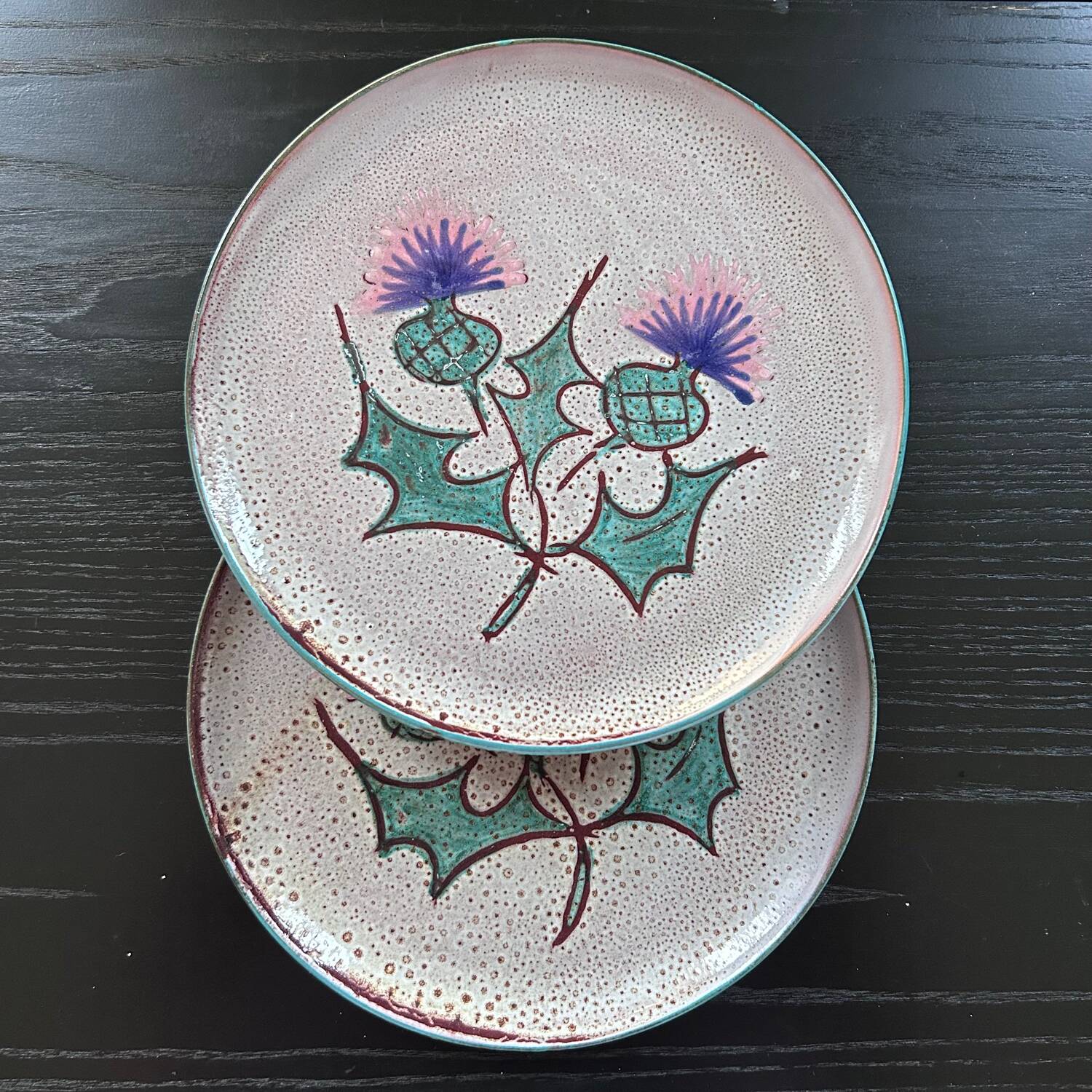 Pair of plates with thistle decoration