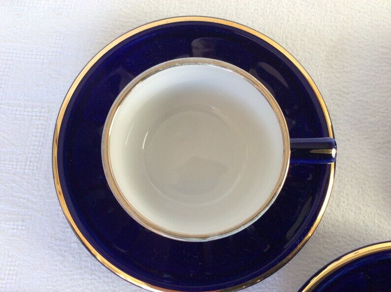Lot de 3 tasses, soucoupes et d'un pot à lait bleues marine en porcelaine Delaunay